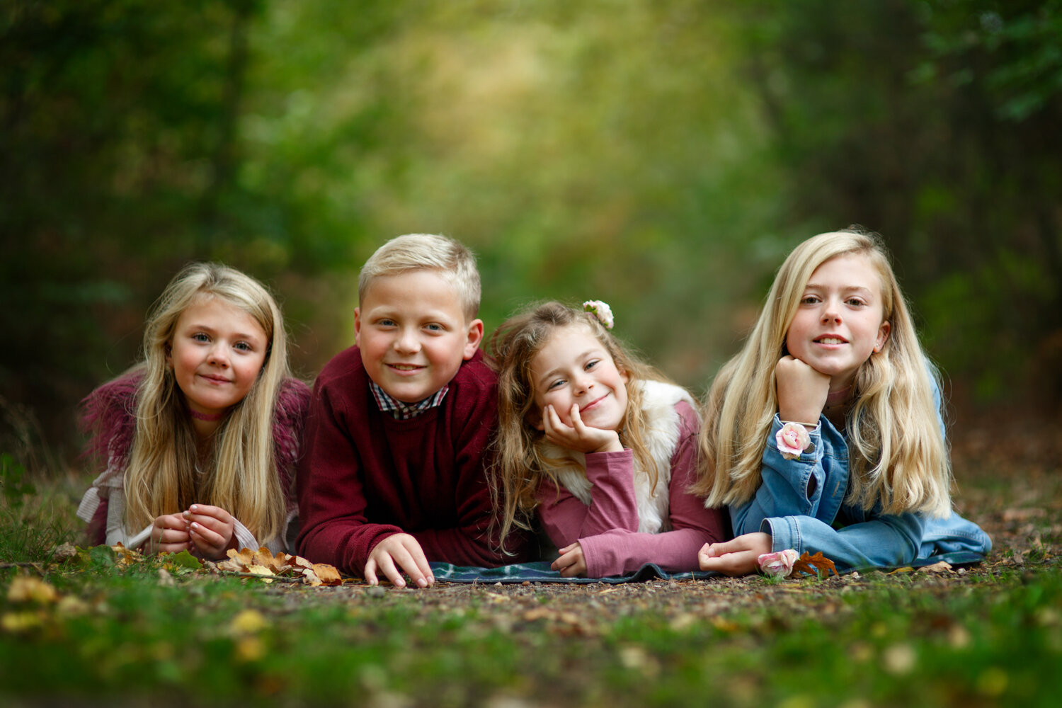 berkshire family photographer siblings in woodland