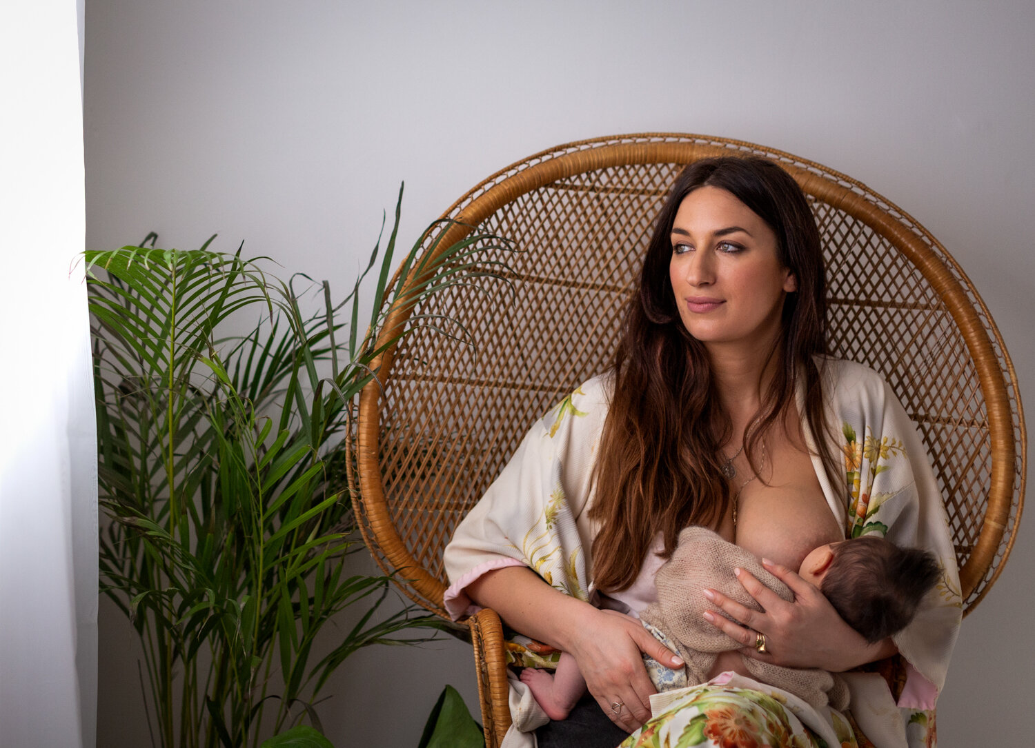 reading baby photographer berkshire mum breastfeeding baby