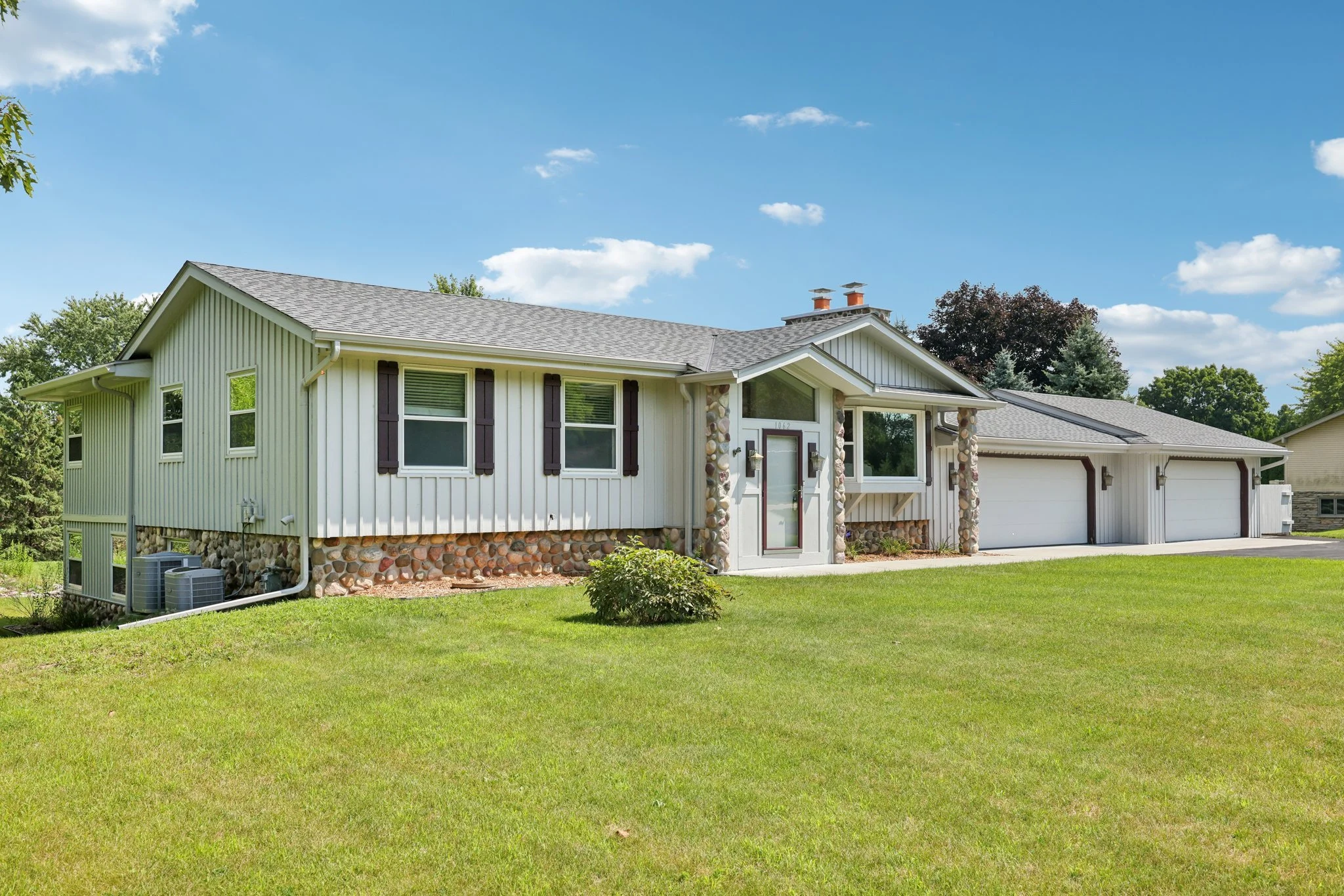 6-web-or-mls-Hickory Hill Pkwy-S1508-006.jpg
