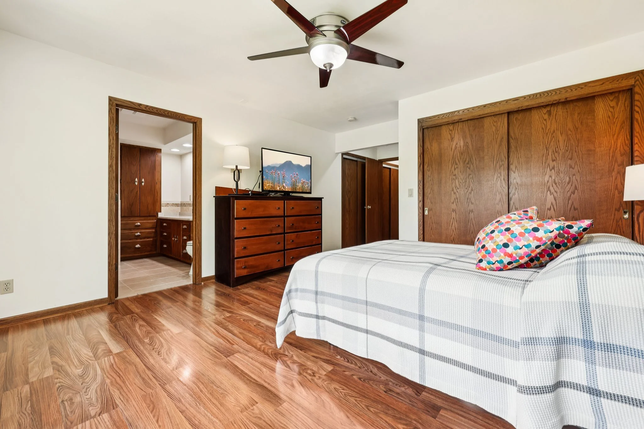 27-web-or-mls-Hickory Hill Pkwy-S1508-027.jpg