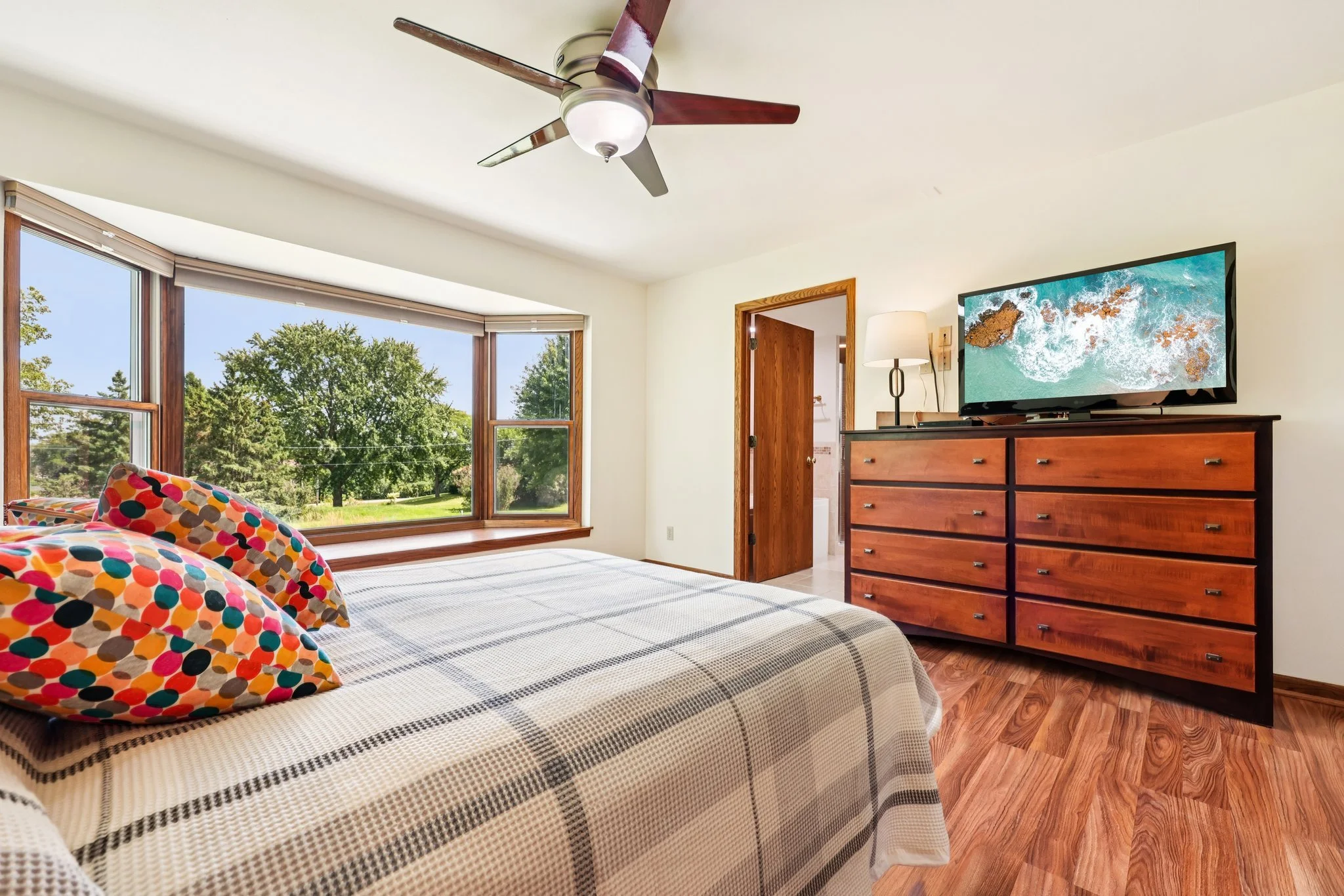 28-web-or-mls-Hickory Hill Pkwy-S1508-028.jpg