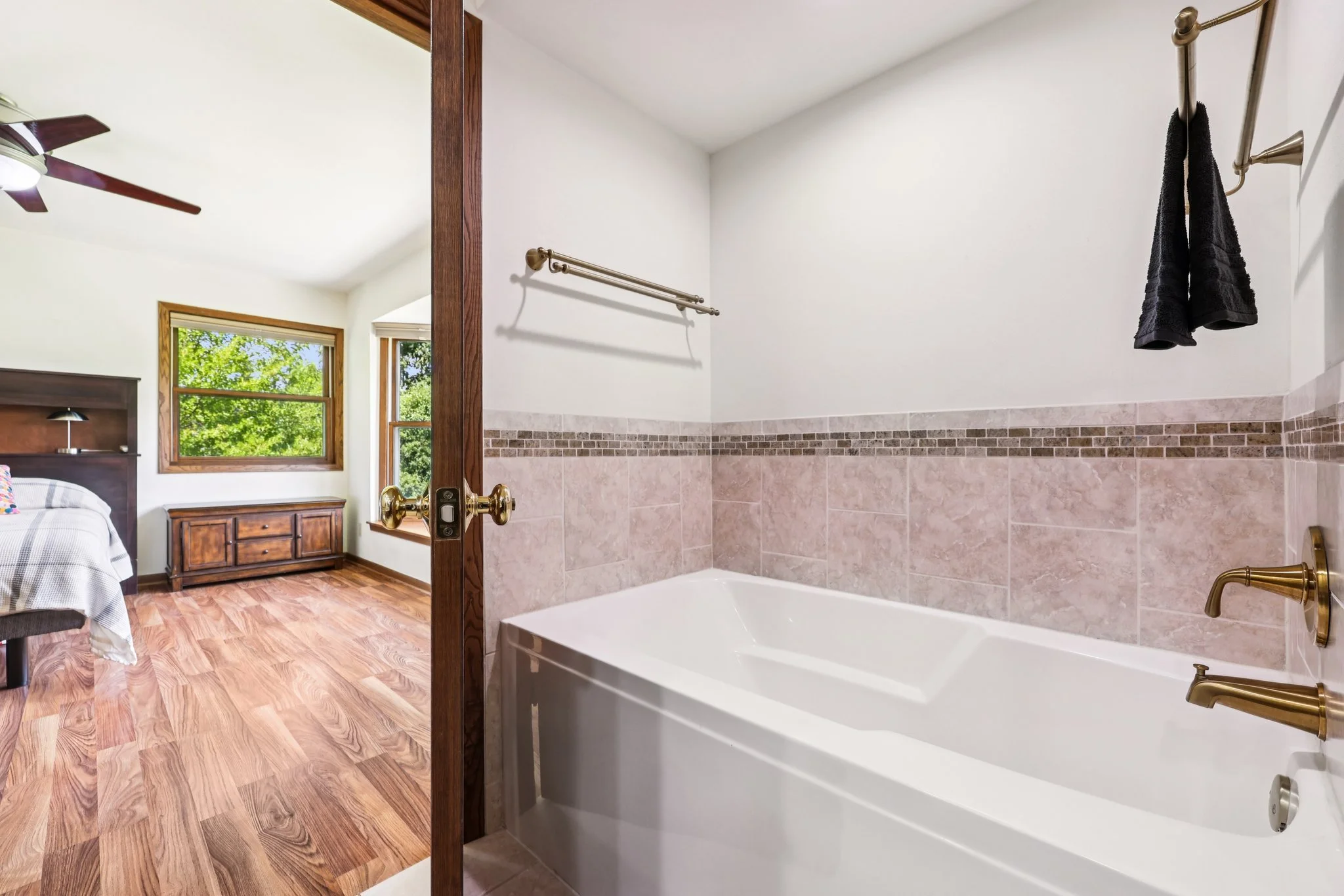 32-web-or-mls-Hickory Hill Pkwy-S1508-032.jpg