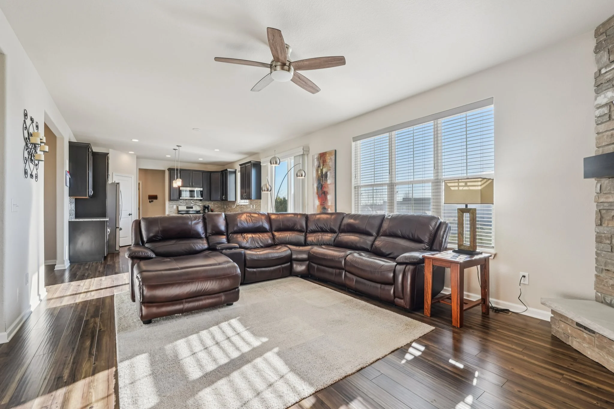 10-web-or-mls-Windrush Dr-S1001-010.jpg