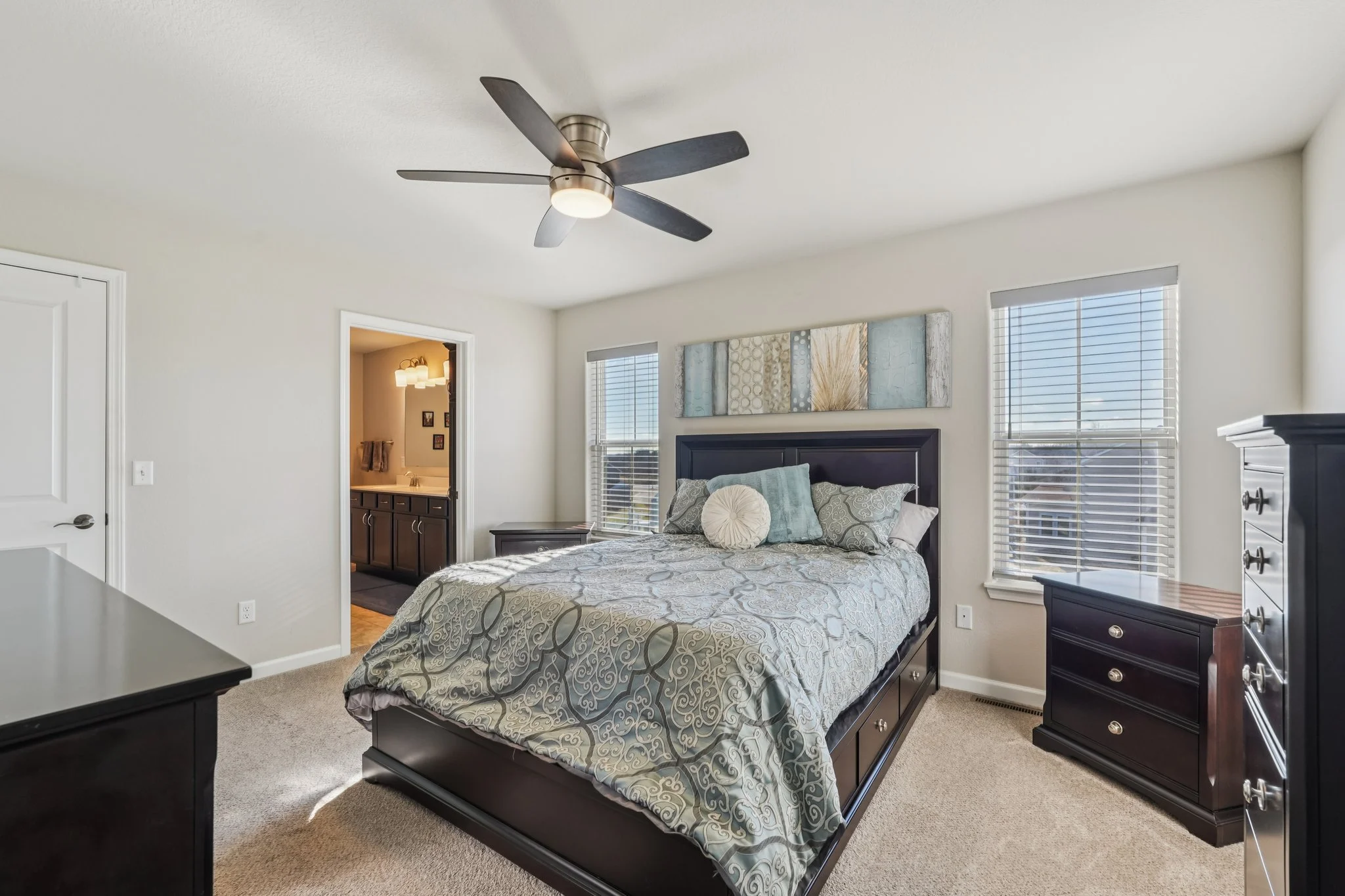 30-web-or-mls-Windrush Dr-S1001-030.jpg