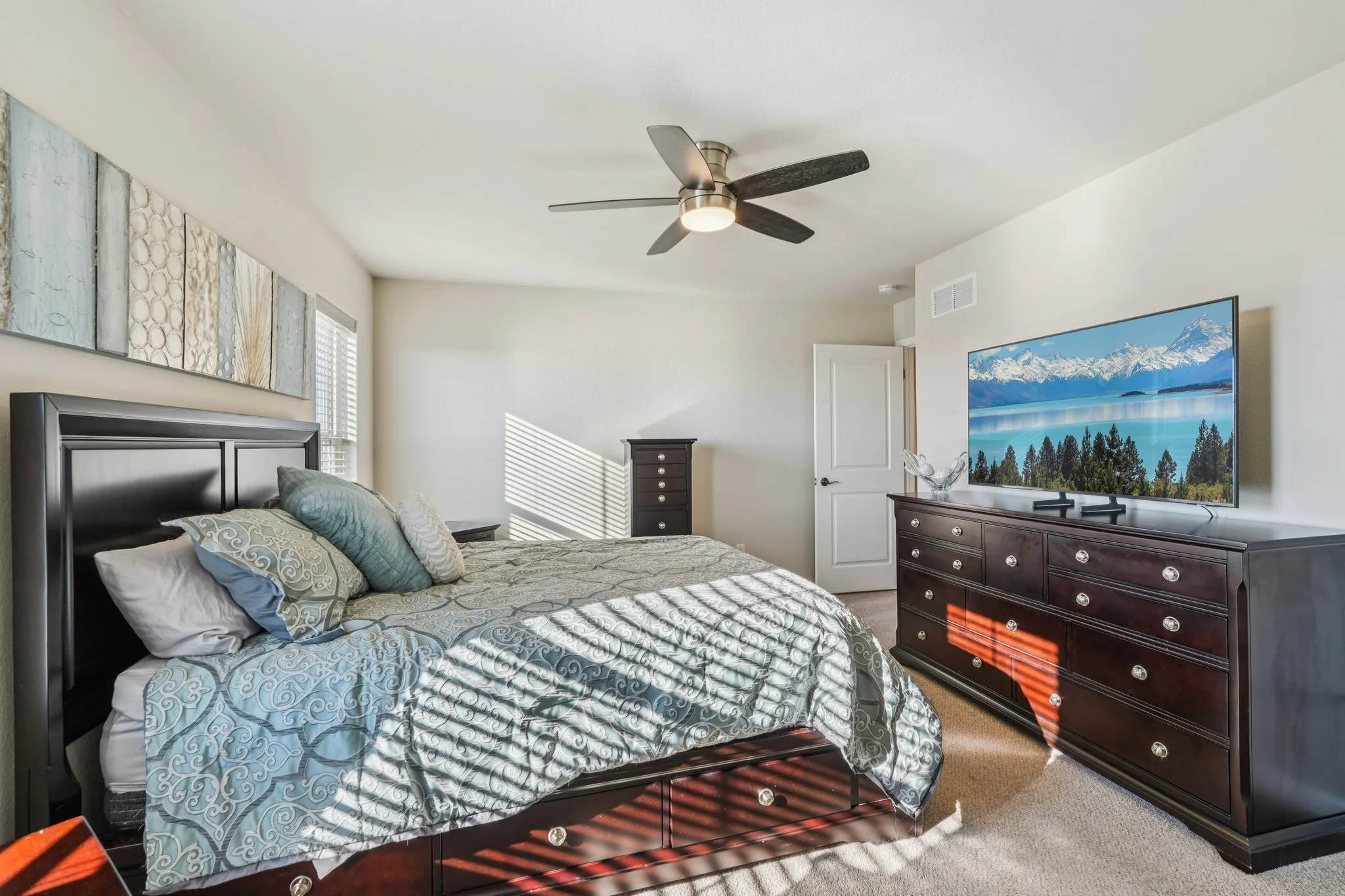 32-web-or-mls-Windrush Dr-S1001-032.jpg