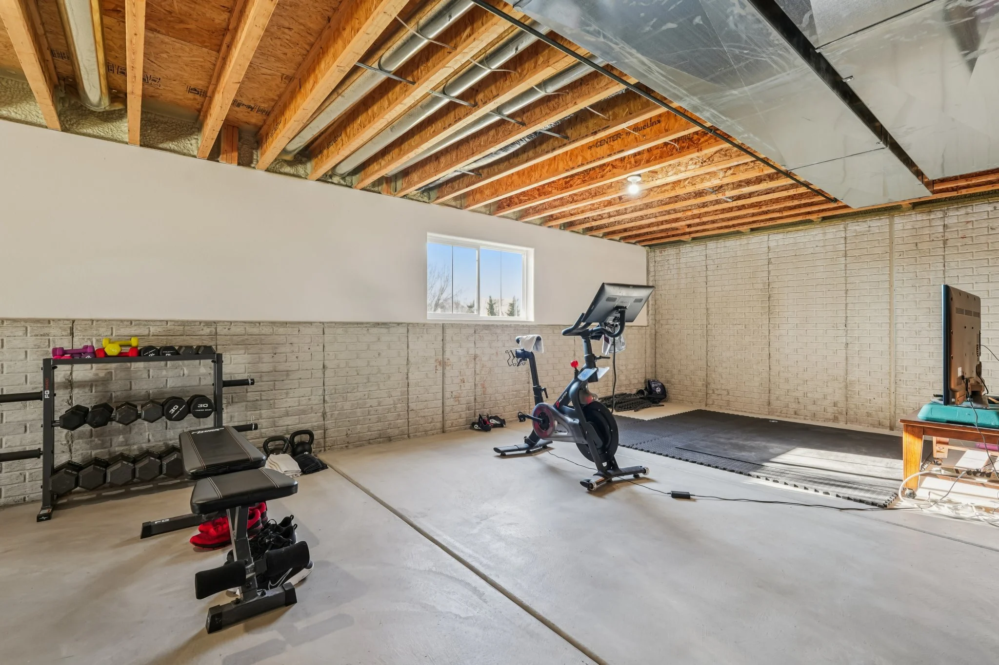 37-web-or-mls-Windrush Dr-S1001-037.jpg