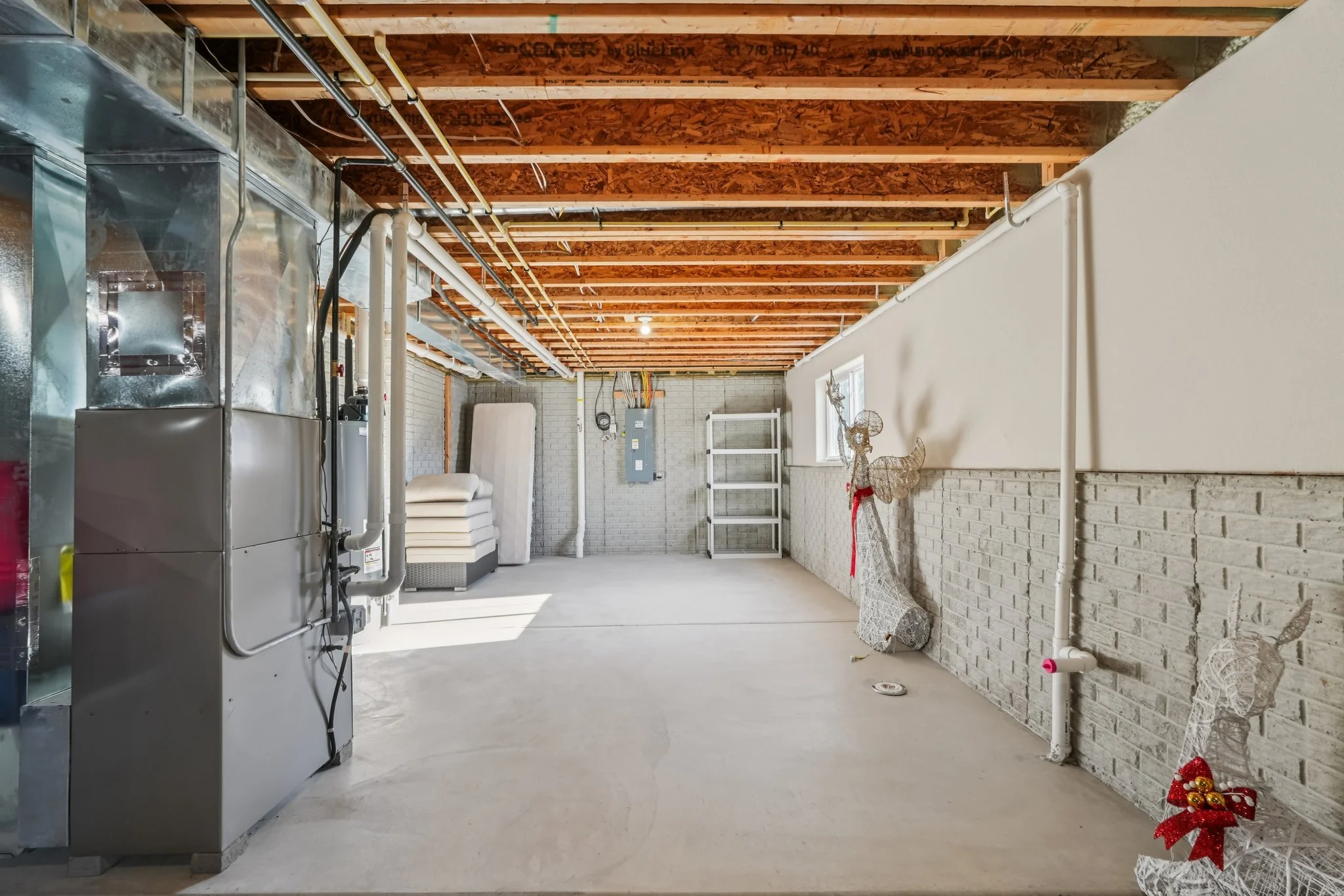 38-web-or-mls-Windrush Dr-S1001-038.jpg