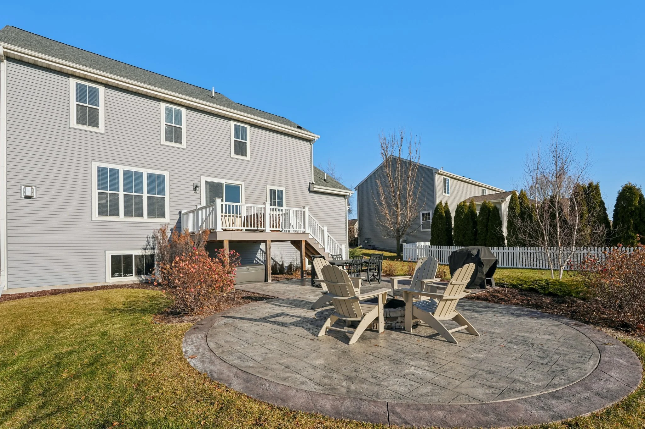 45-web-or-mls-Windrush Dr-S1001-045.jpg