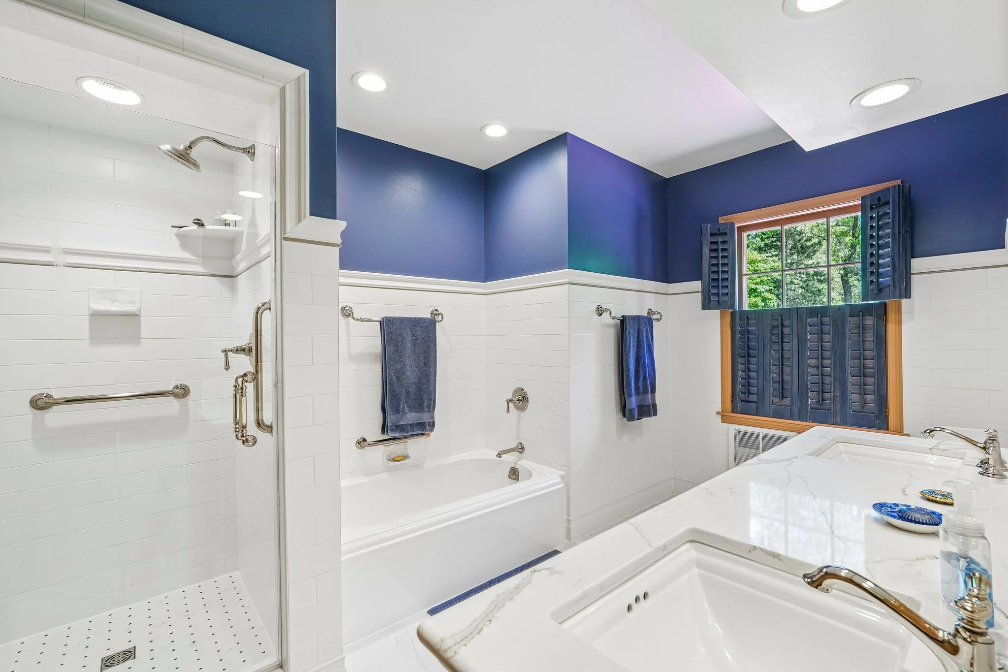30-web-or-mls-Lakeside Dr-S2805-030.jpg