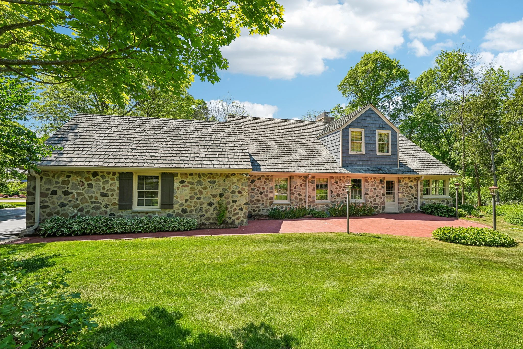 57-web-or-mls-Lakeside Dr-S2805-057.jpg