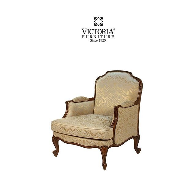 Functional, comfortable and classic. A wonderful armchair to spend your time in while staying in.