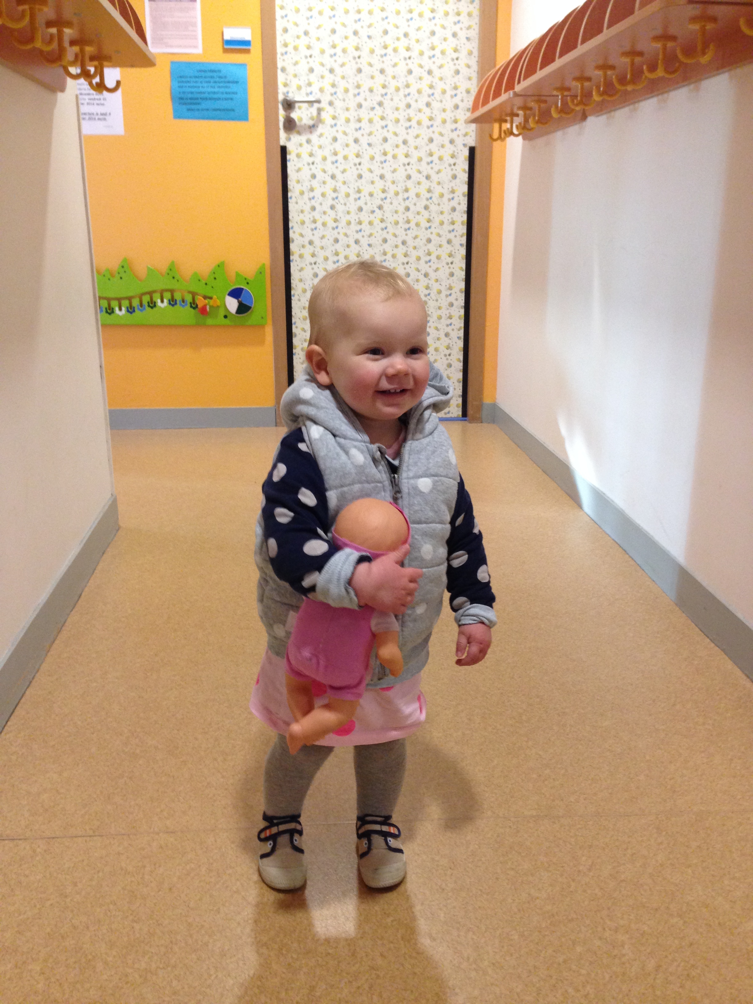 Happy little garderie girl