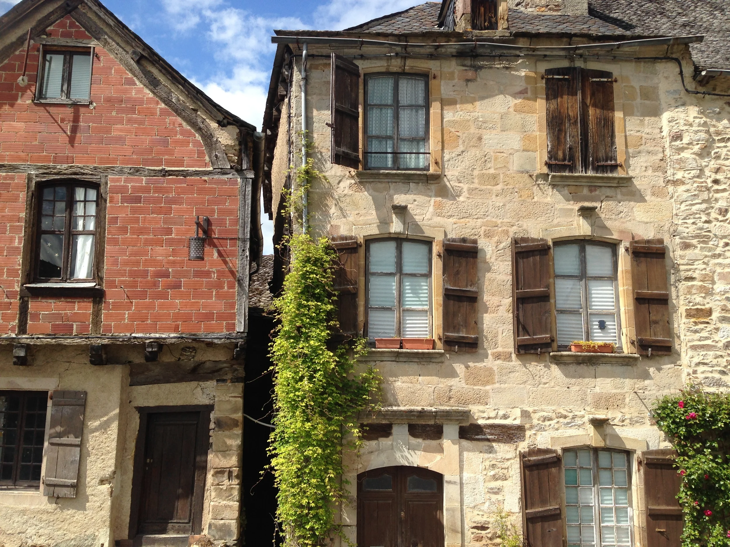 Triple story townhouse, Najac