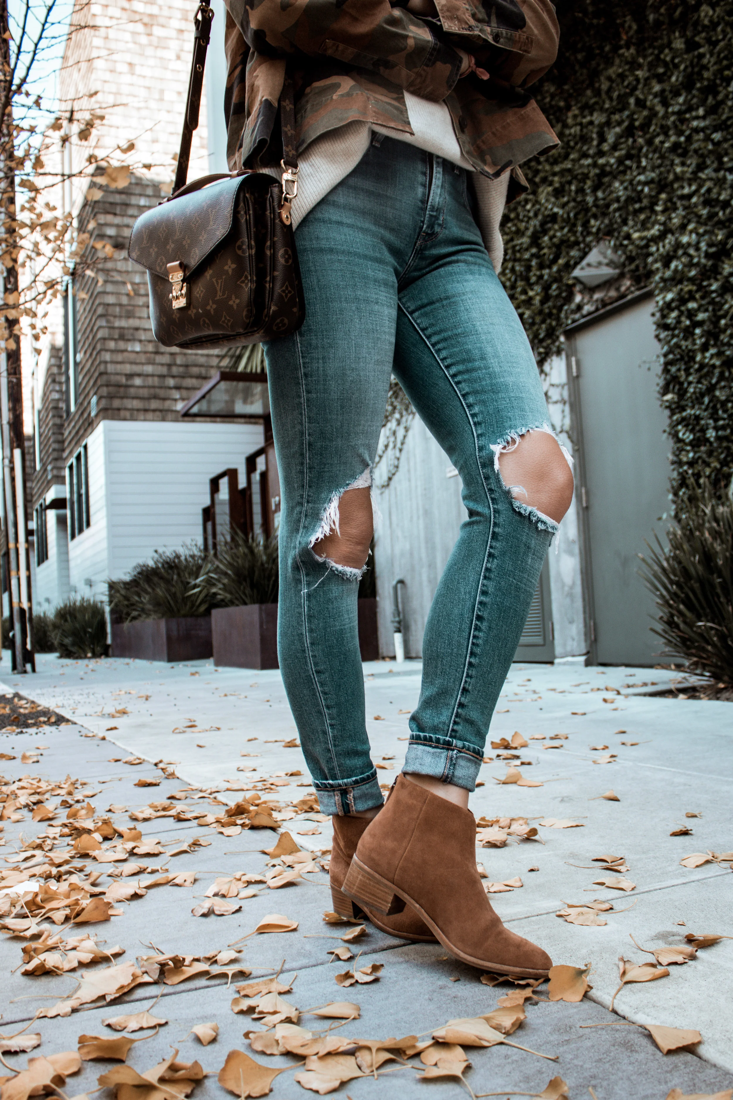 MADEWELL-CAMO-JACKET-WITH-SHERPA-COLLAR-9.jpg