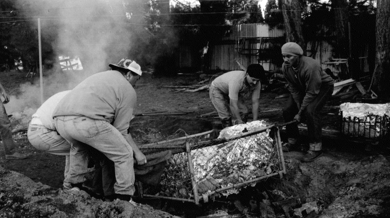 Gil Hanly, Bringing up the Hangi at Omaka Marae, Blenheim 1992