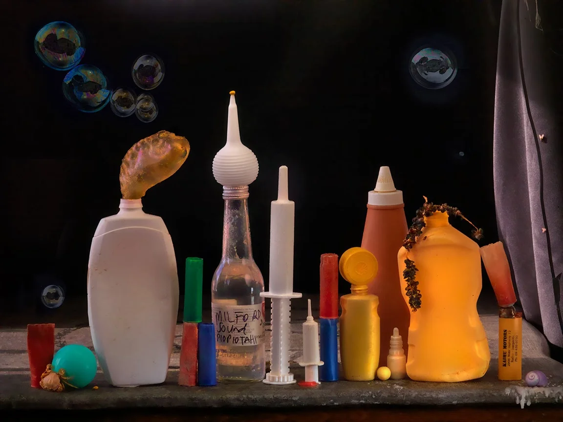 Plastic Syringes and Bottles with Bubbles, Ripiro 2013