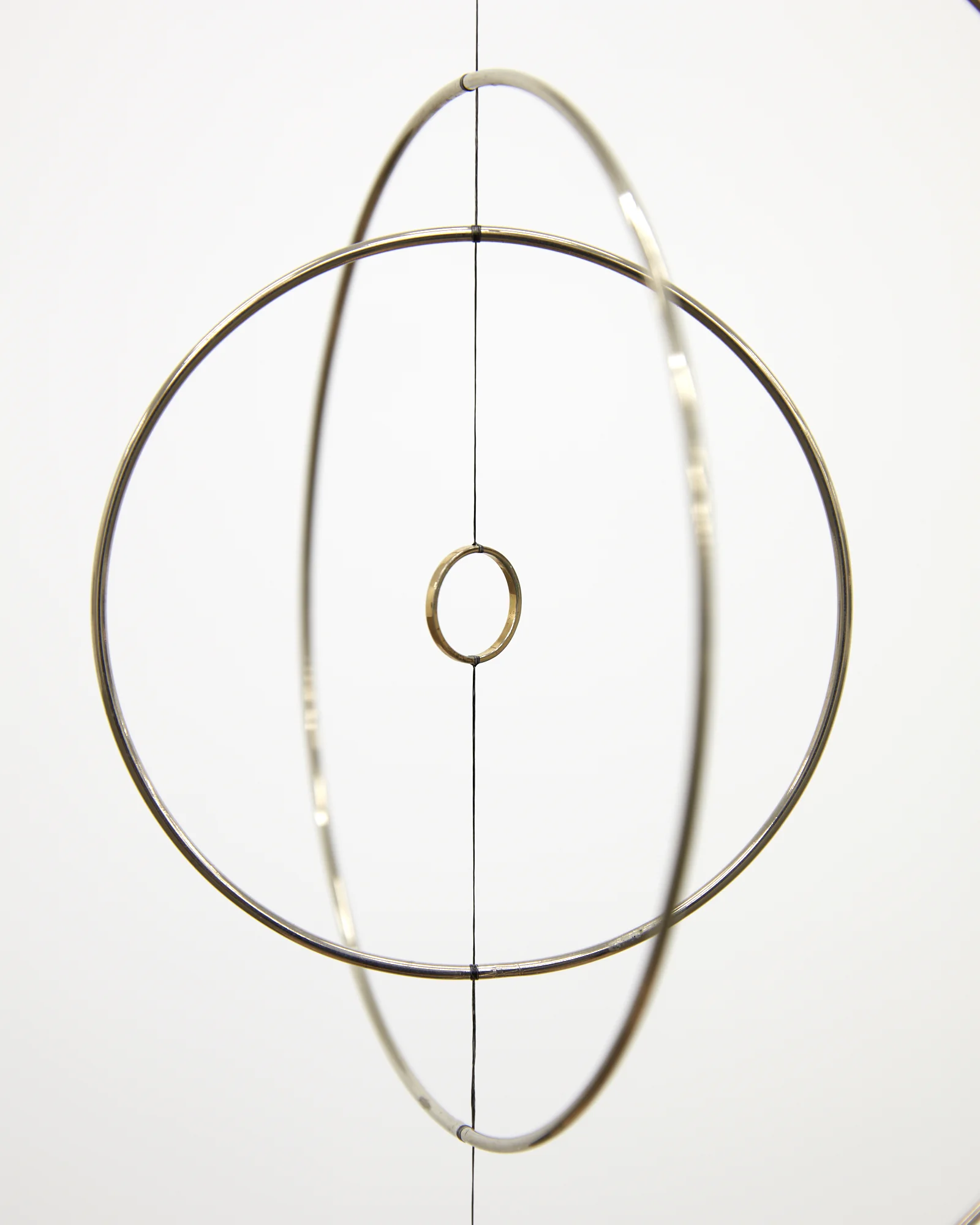 Len Lye, Roundhead , 1961 (authorised reconstruction), steel, nylon, gold platedcopper with motor and ambient soundtrack, Image courtesy of the Len Lye Foundation.