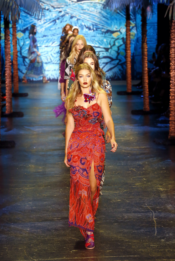 Island style at Anna Sui spring summer 2016.png
