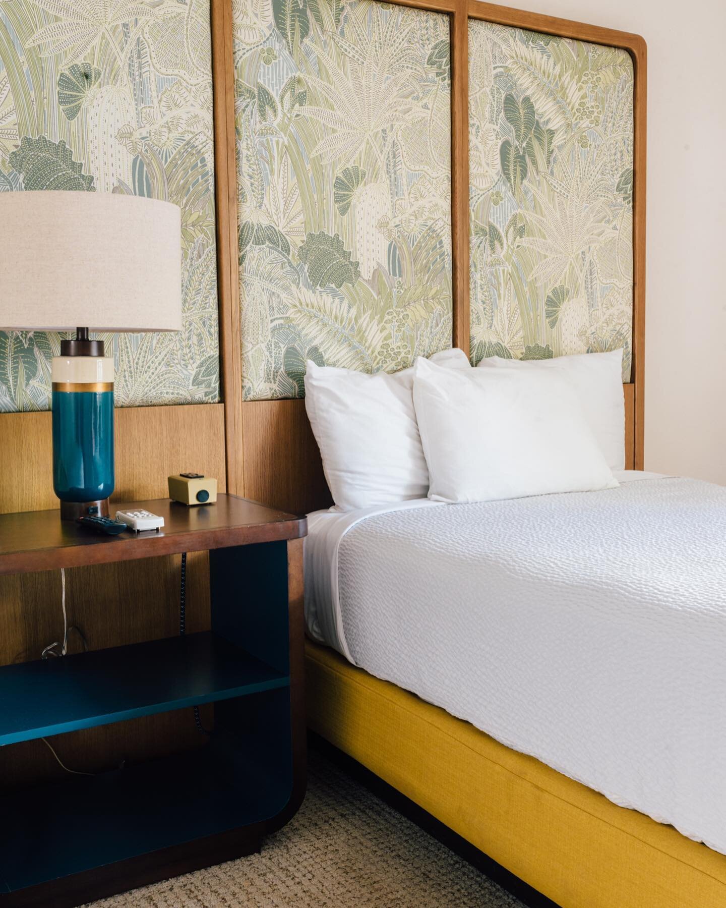 There&rsquo;s nothing we love more than the classic midcentury hotels that dot the Waikiki landscape, but many are in desperate need of an update. Hats off to one of our favorite interior design companies, @thevanguardtheory , for preserving rather t