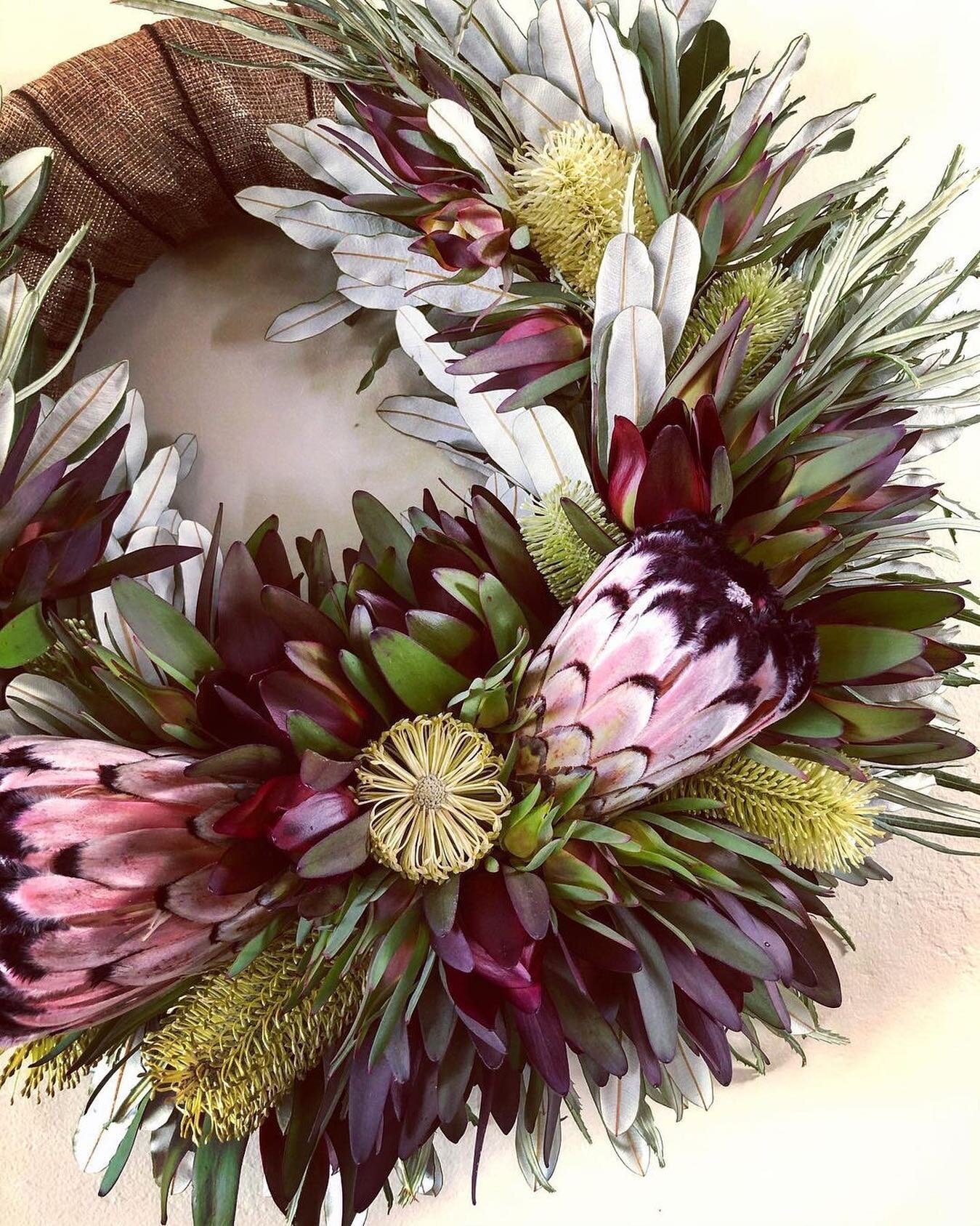 Absolutely loving this Christmas Protea wreath from @malolofarmprotea ,  a family-owned and operated protea farm in Kula 😍

We will be rounding up our favorite finds all month long so you can #shoplocal this holiday season and support our island hom