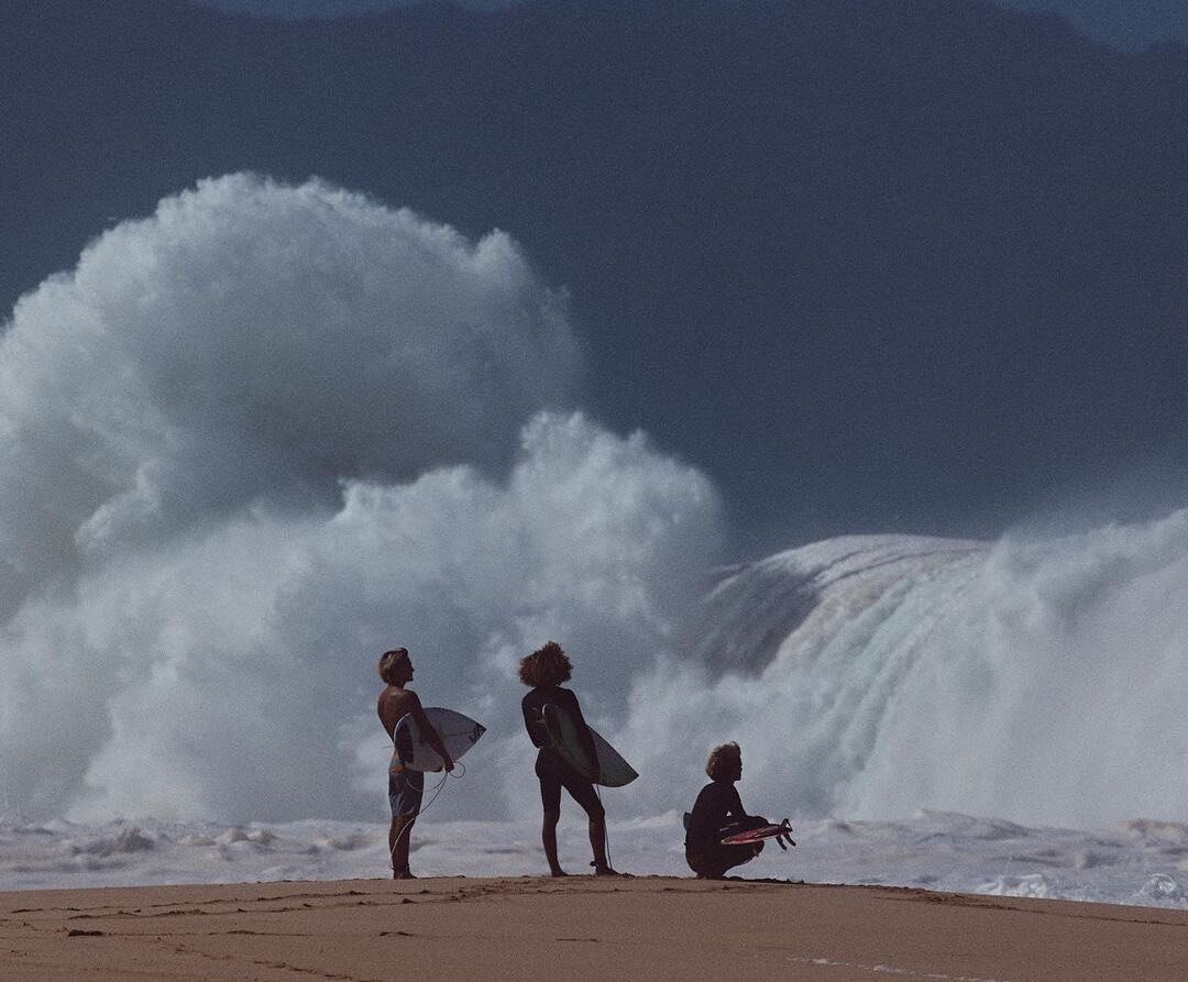 That time of year 🌊@masonrosephoto #thissideofparadise #theedithawaii