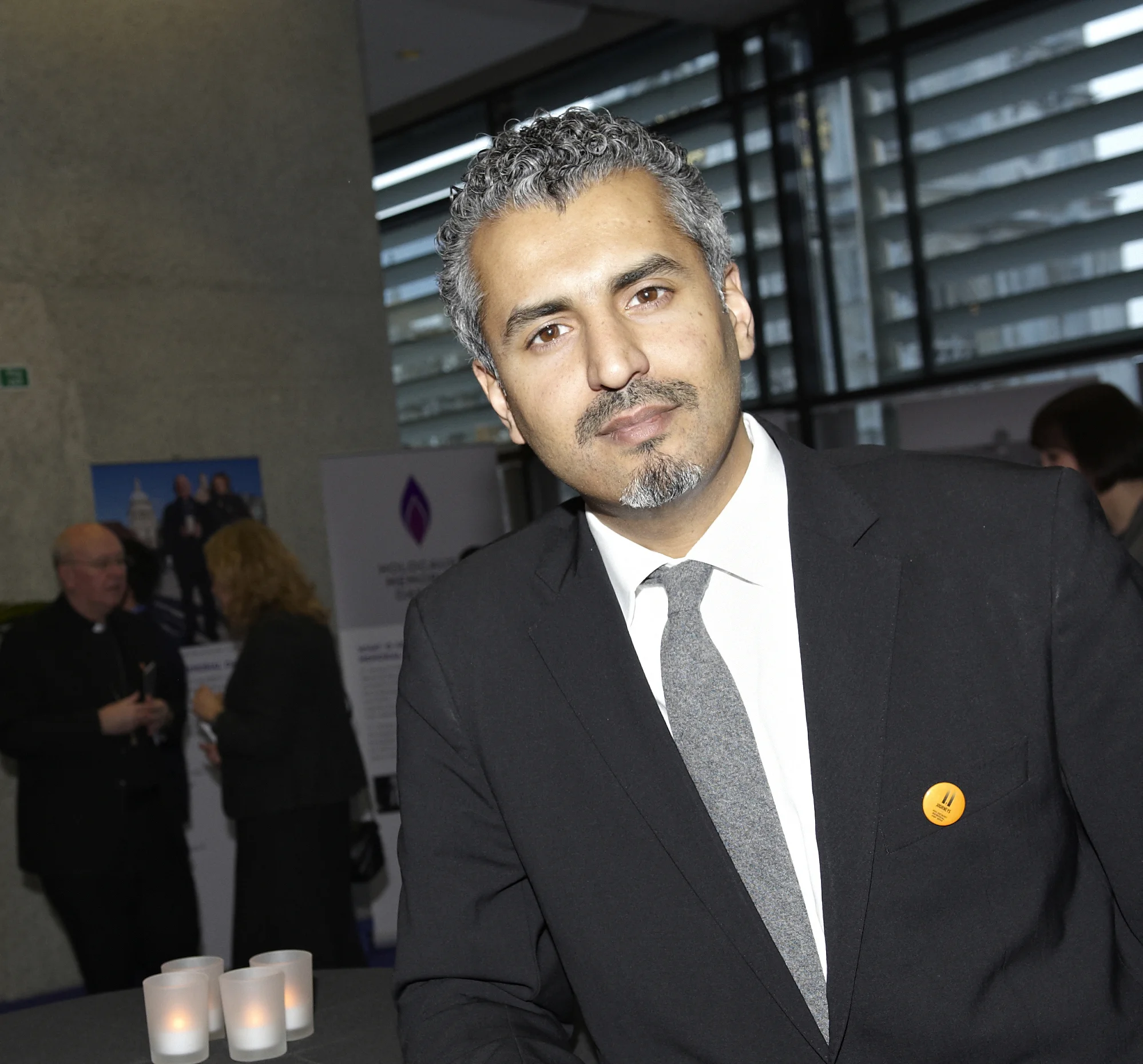 Portrait of Maajid Nawaz, leaning on a table