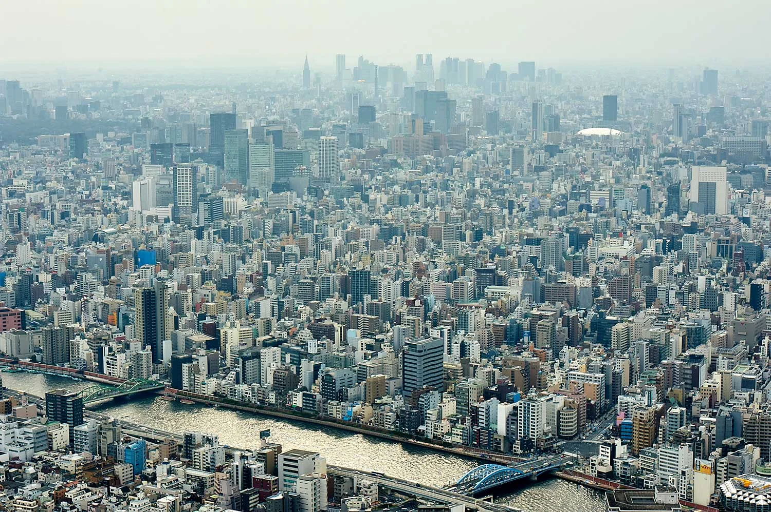 Location photography by Amanda Eatwell. Tokyo. 
