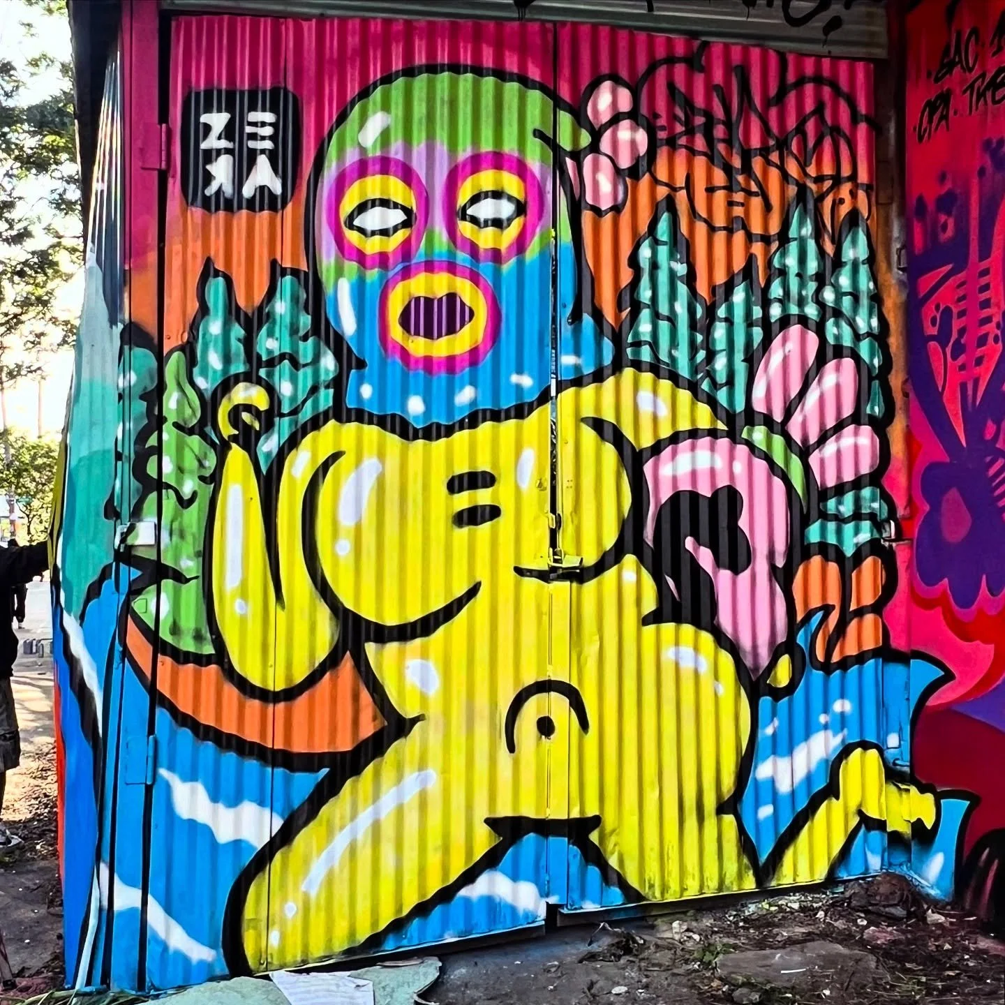 RUN IT ! 🏃🏻&zwj;♀️💨🌲🏔️🌊 Painted this SkiGurl during @thebushwickcollective block party.

Amazing time with sick artists 💎 Ran into many familiar faces I haven&rsquo;t seen in a minute that I respect and have so much love for. 🥲🤟🙏

Onto the 