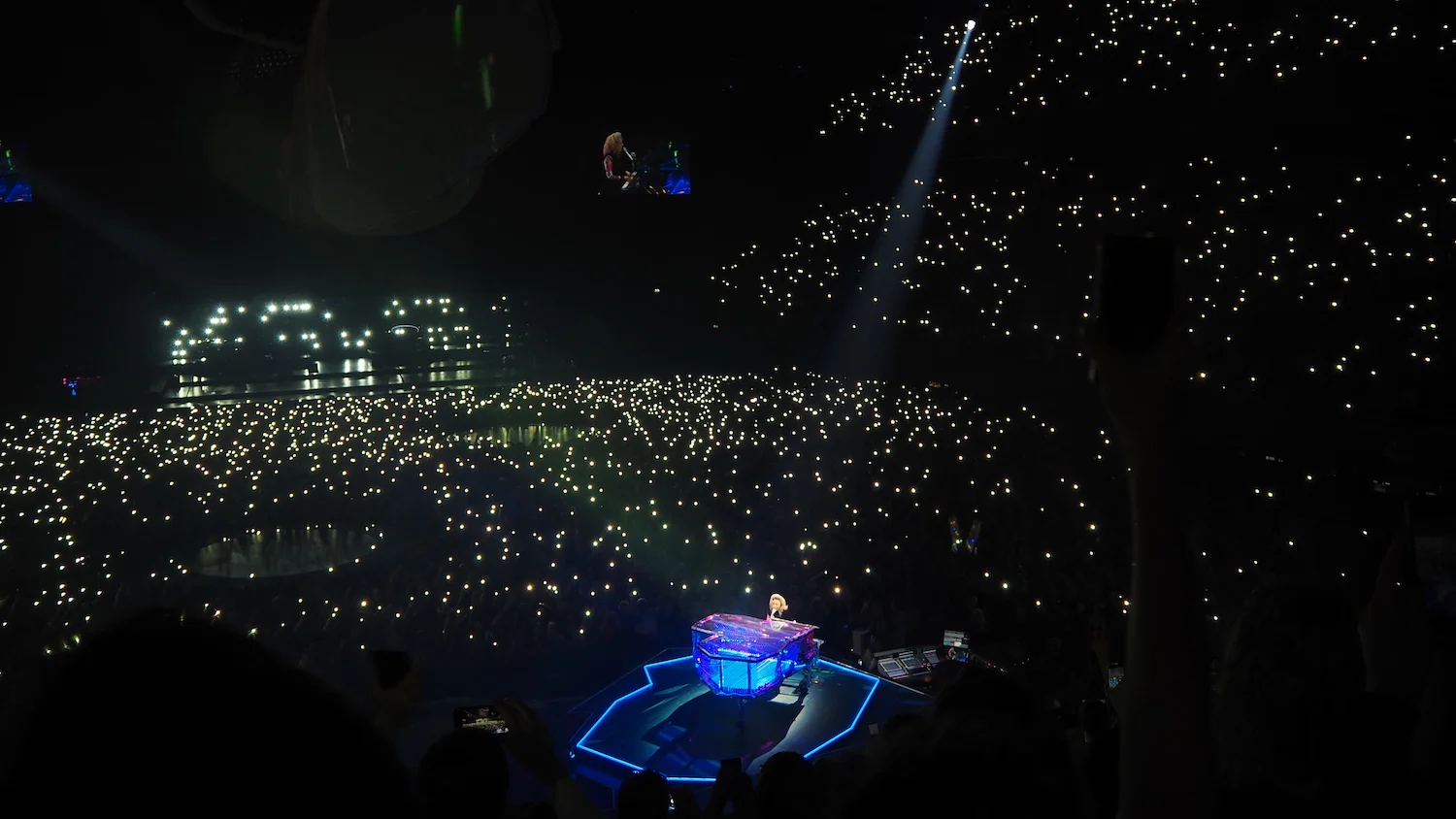 Lady-Gaga-Amsterdam-Ziggo-Dome-Joanne-Tour-The-Wong-Janice-music-producer-cellist-4.JPG