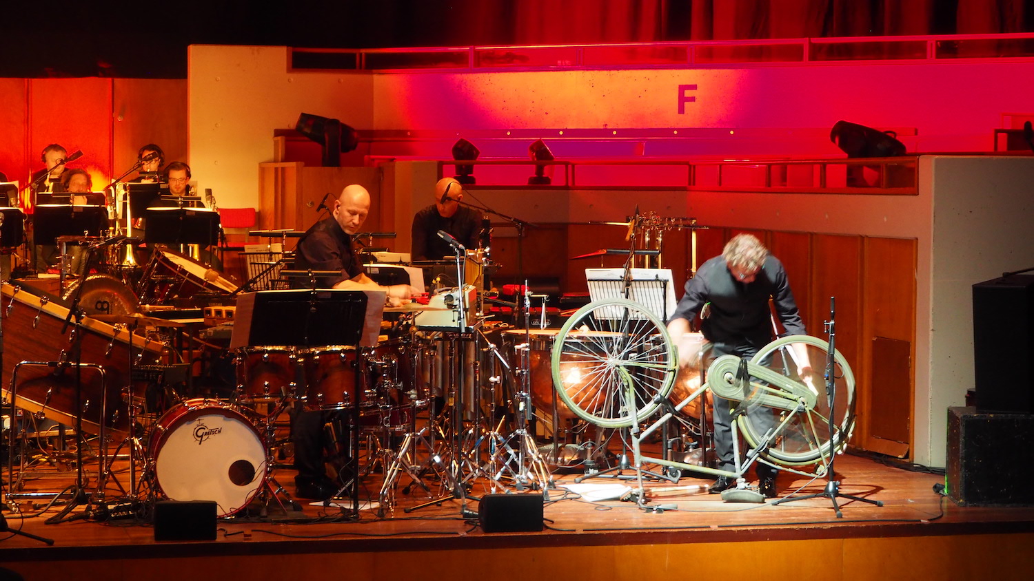 Metropole-Orkest-Henrik-Schwarz-TivoliVredenburg-Utrecht-The-Wong-Janice-music-producer-cellist-Amsterdam-bike-percussionist.JPG