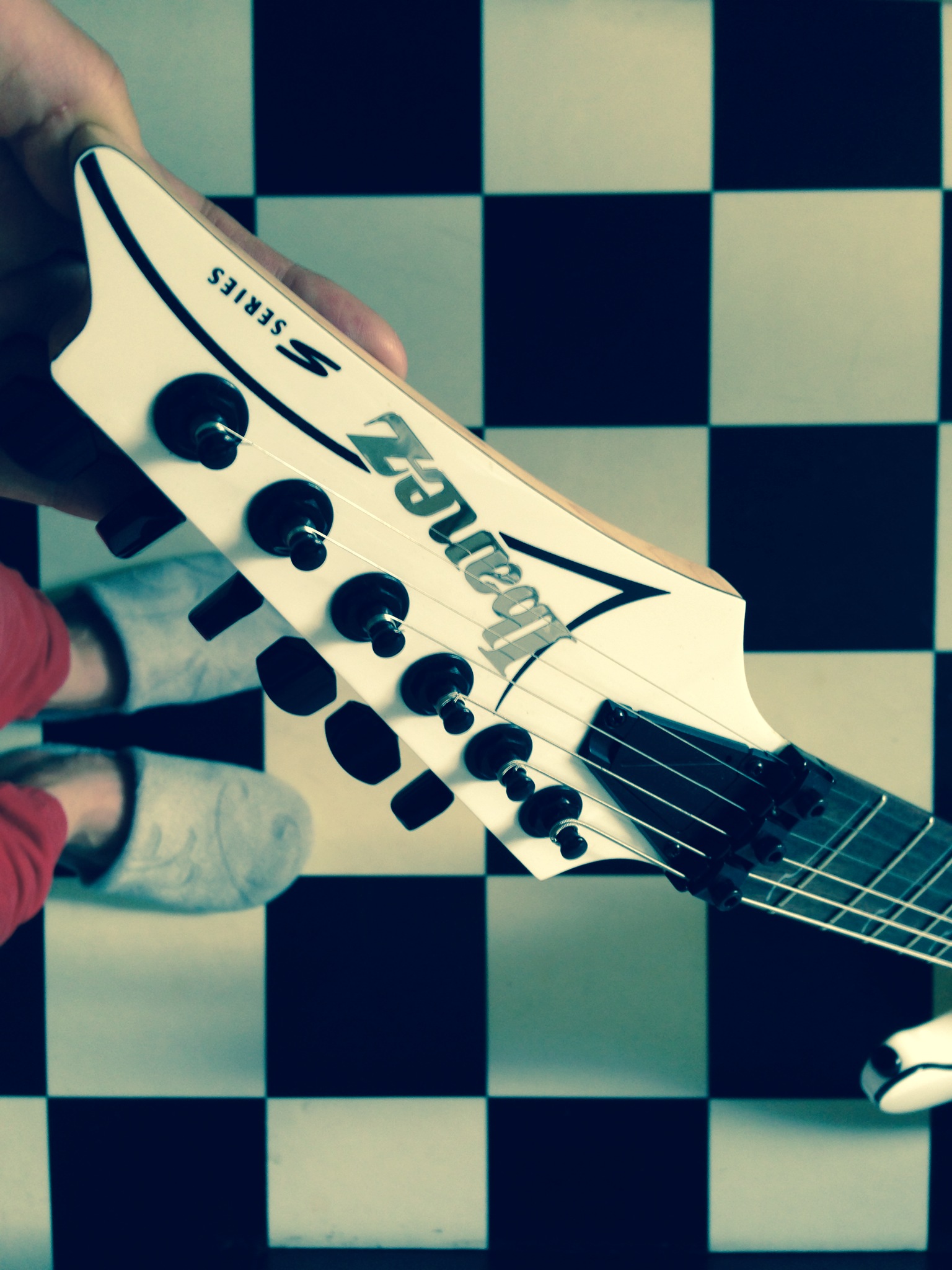 Ibanez-S-series-electric-guitar-white-model-S570B-head-The-Wong-Janice.JPG