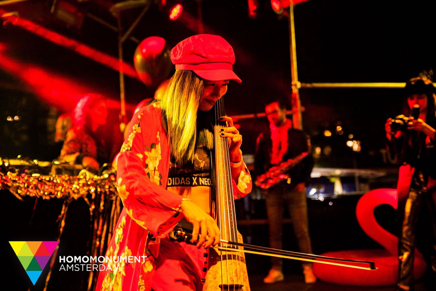 kings-night-festival-2018-homomonument-the-wong-janice-cellist-photo-by-prins-de-vos-ns-design-CR5-electric-cello-6.jpg