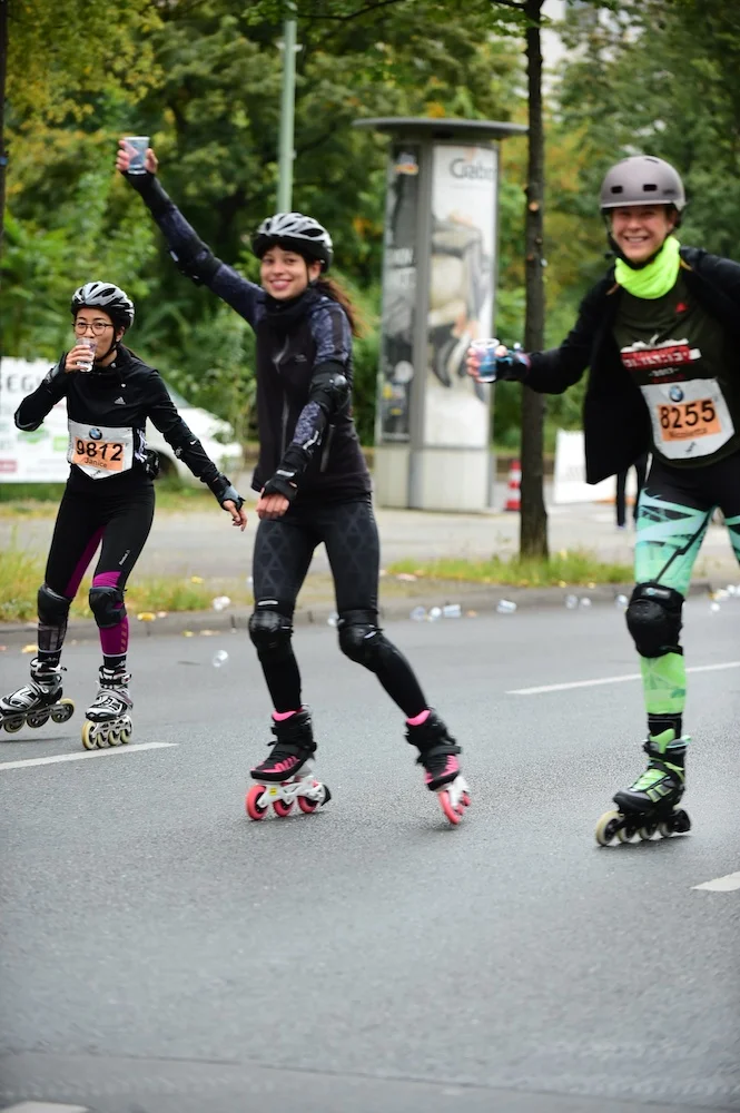 Berlin-marathon-inline-skating-2017-water-station-The-Wong-Janice7.jpg