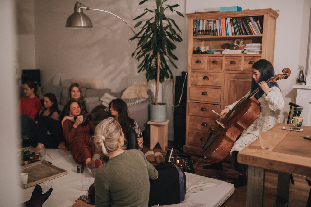 women's-circle-cacao-essential-oils-ceremony-live-cello-meditation-photo-by-Birgit-Loit-Isadora-Caporali-The-Wong-Janice-cellist-Amsteram.jpg