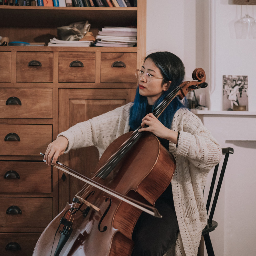 women's-circle-cacao-essential-oils-ceremony-photo-music-interlude-by-Birgit-Loit-The-Wong-Janice-cellist-Amsteram.jpg