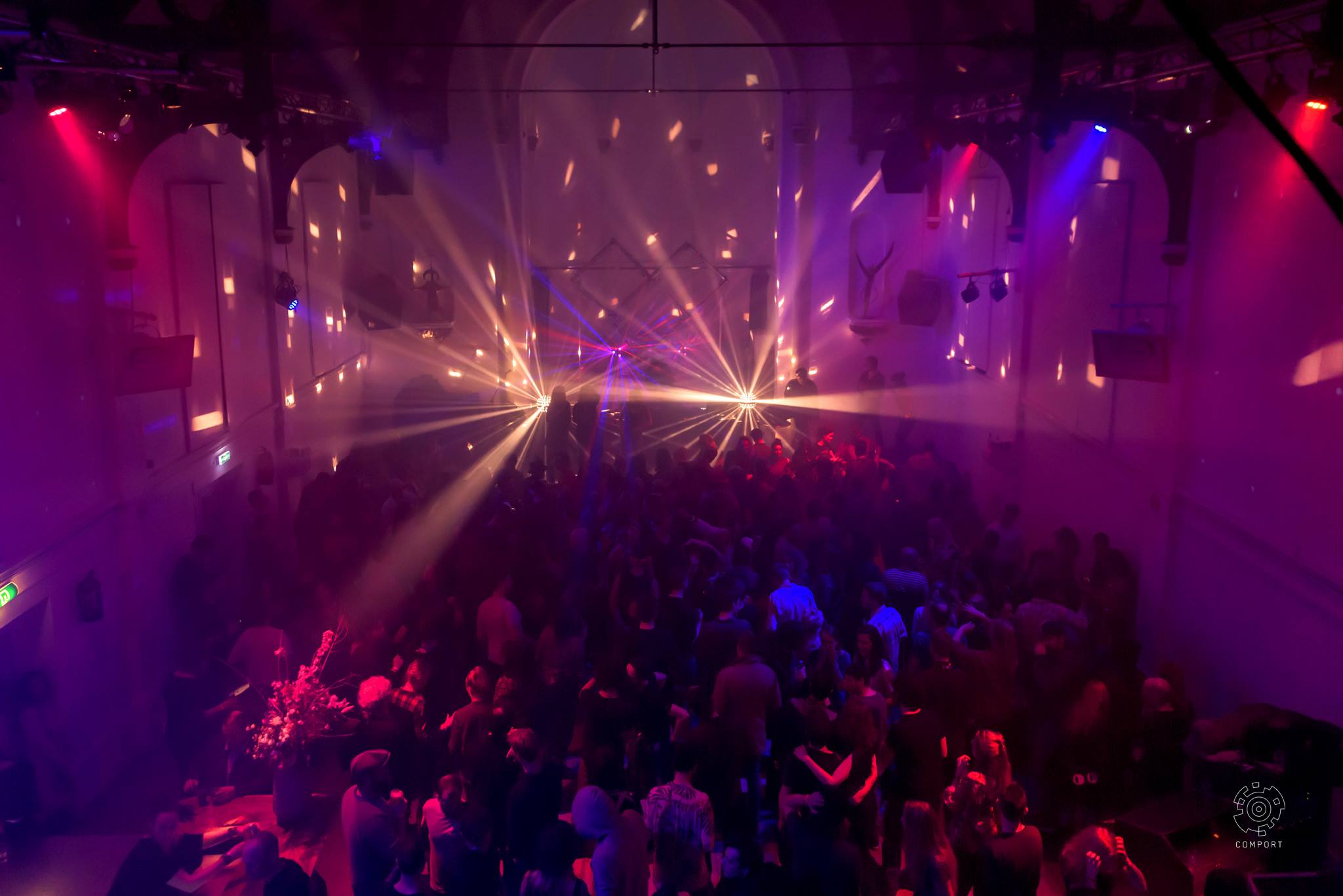 Comport-records-Multiversum-Ruigoord-Kerkje-photo-by-Erce-Sargin.jpg