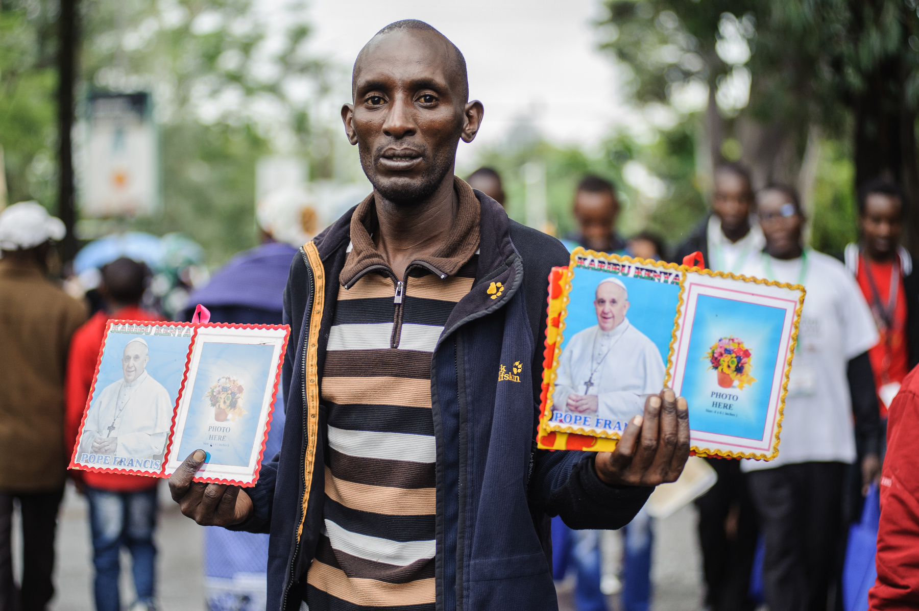  A man sells pictures of Pope Francis outside University of Nairobi on 26 November 2015. Pope Francis is on a five-day visit to Kenya, Uganda and Central African Republic (CAR). AFP PHOTO/Jennifer Huxta 
