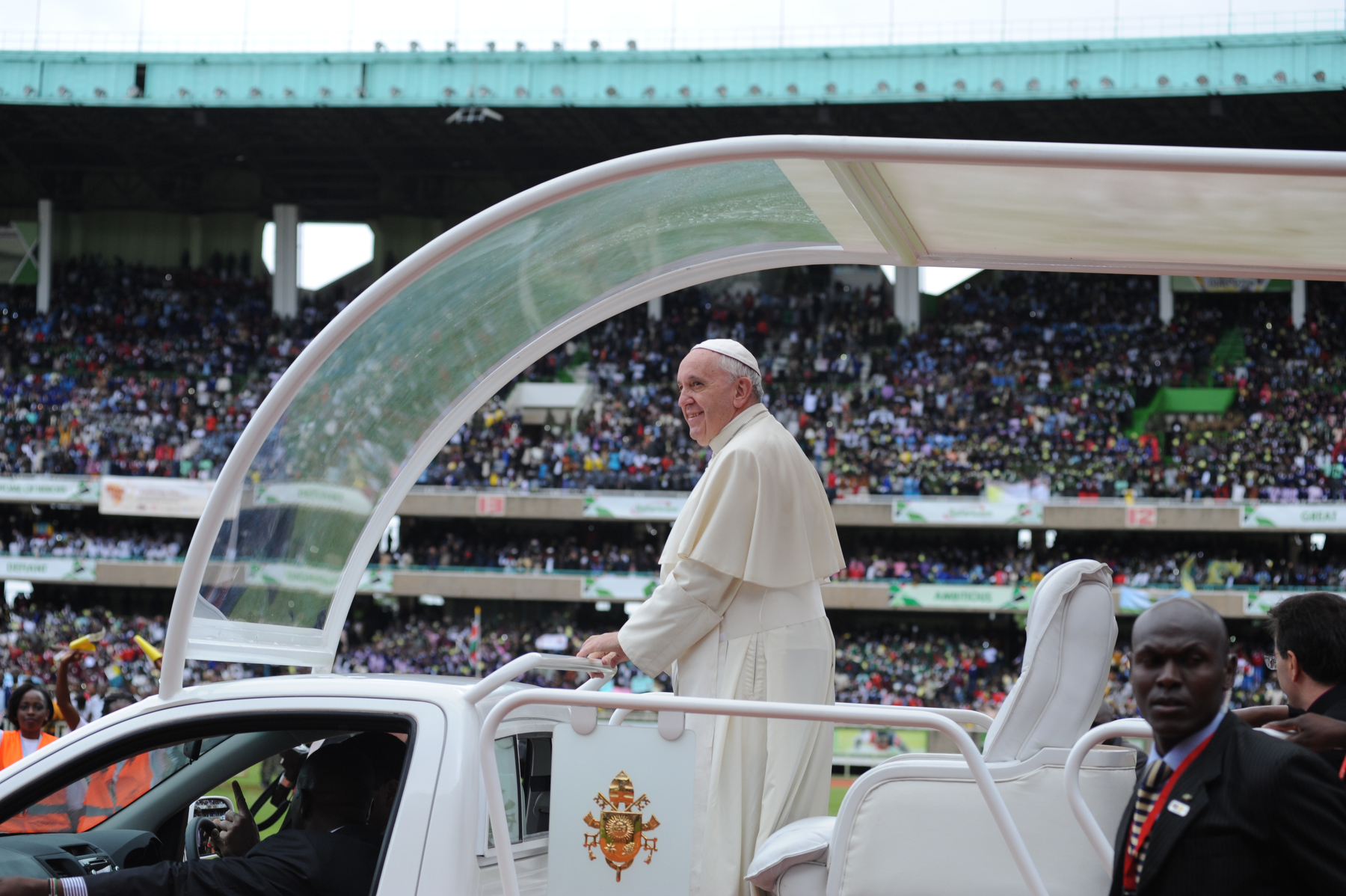  Pope Francis enters Kasarani Stadium to greet East AFrican youth on 27 November 2015. Pope Francis is on a five-day visit to Kenya, Uganda and Central African Republic (CAR). AFP PHOTO/Jennifer Huxta
 