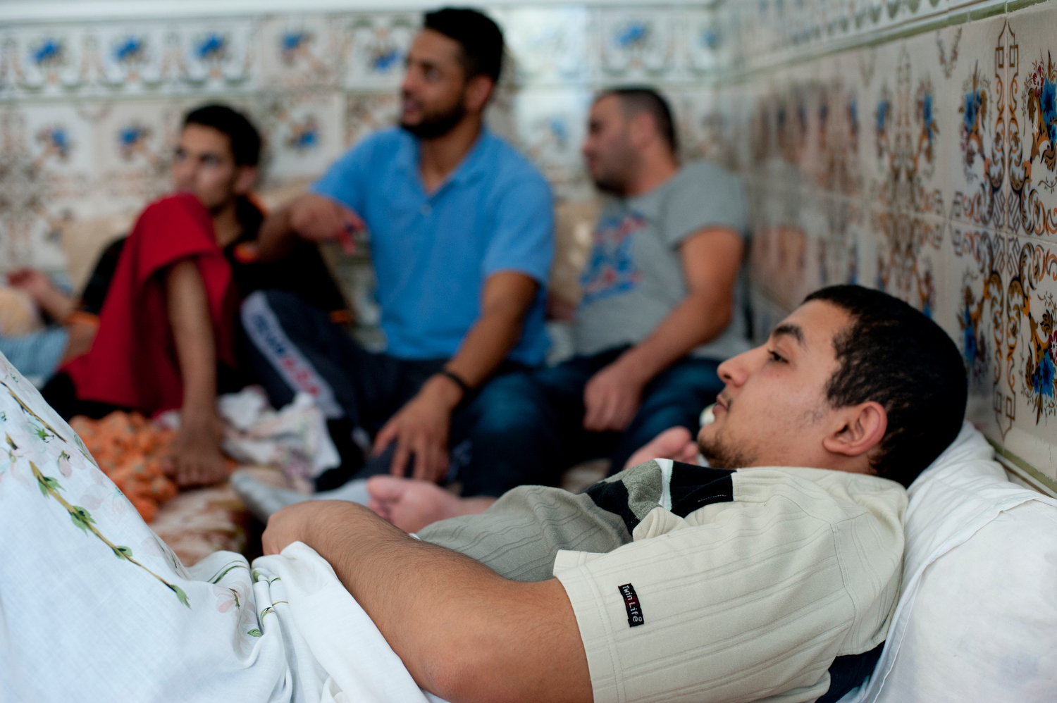  Marwan Baaoueni (center front) in conversation with Marzouki. Wounded during the revolution, this group of young men and women started a hunger strike to incite the interim government to uphold their agreement to pay their medical expenses 
