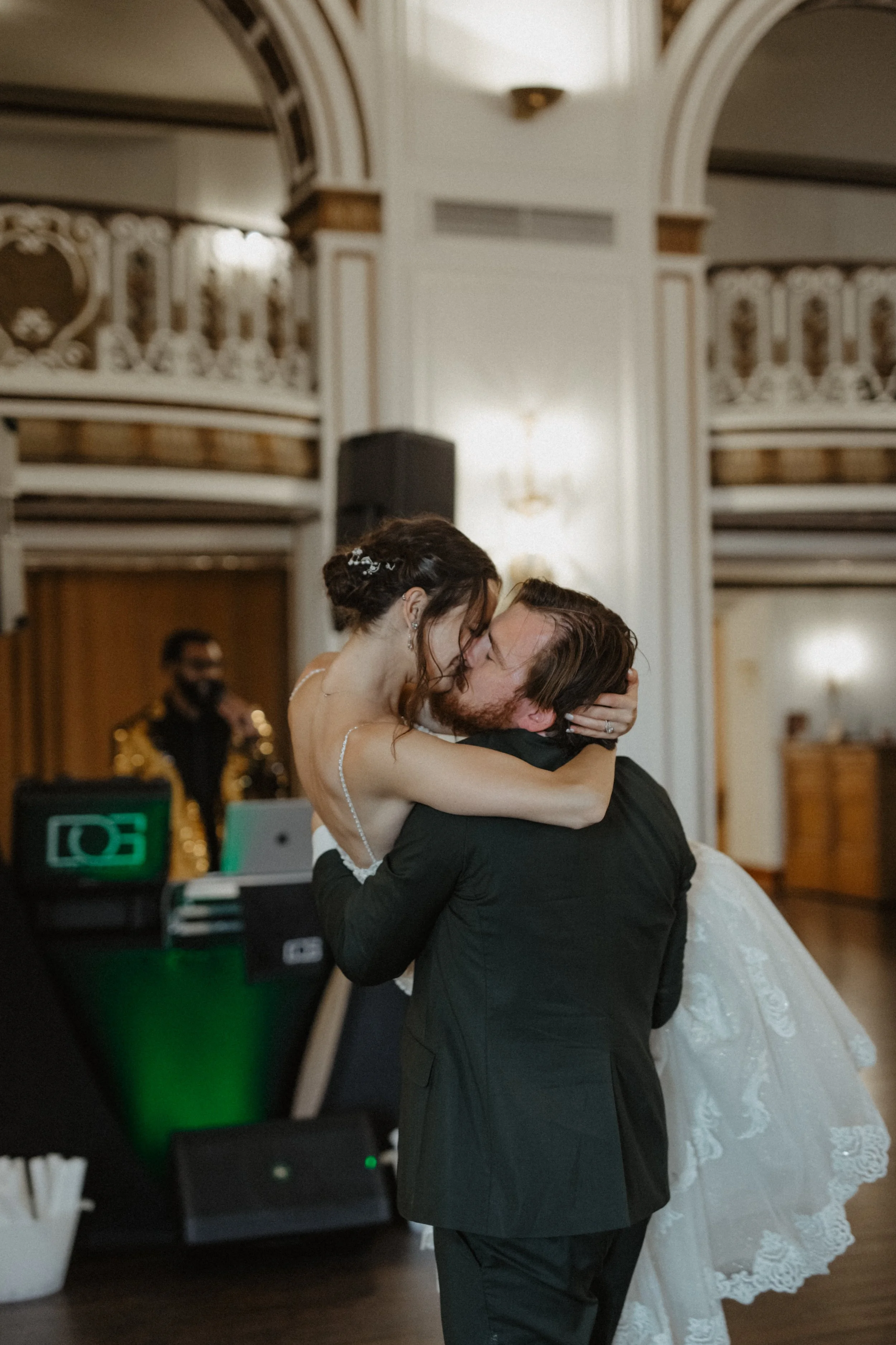 ShadowShinePictures-JeanaKyleBindas-Detroit-Wedding-Photography-490.jpg