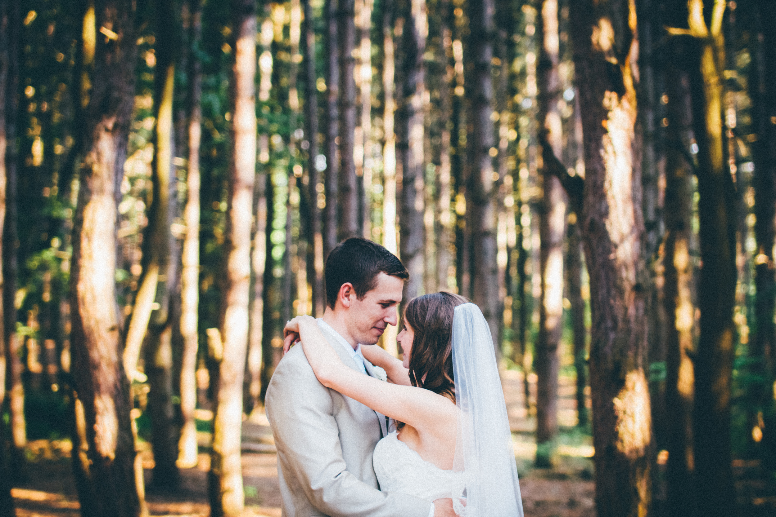 Grand-Rapids-Michigan-Wedding-Photographer-Cinematographer-Shadow-Shine-Pictures-Josh-Cassie-Teigen-Schoonmaker-004