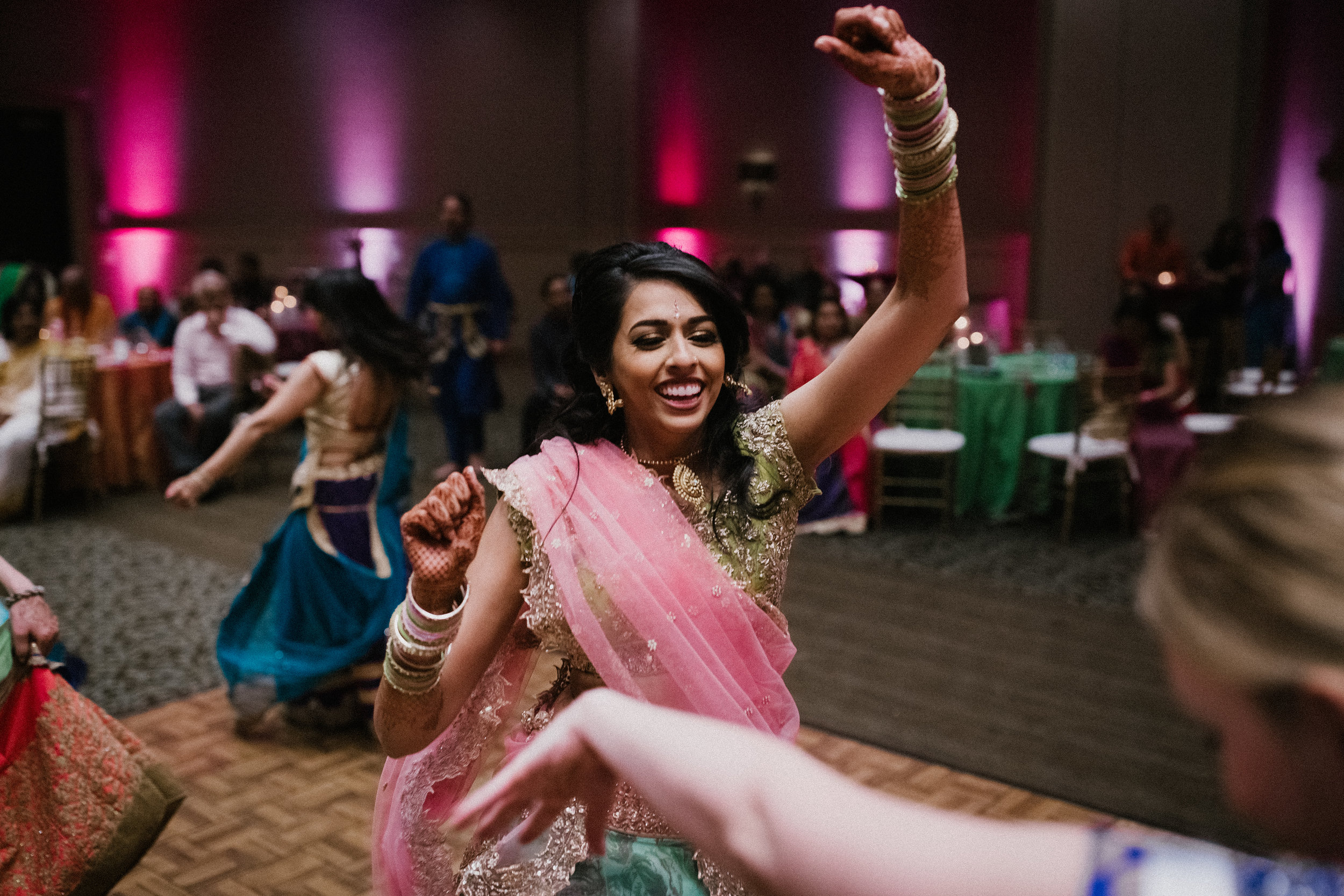 Aparna-Ankit-Patel-Shah-Detroit-Michigan-Shadow-Shine-Pictures-Photography-Indian-Cinematographer-Garba-Raas-Wedding