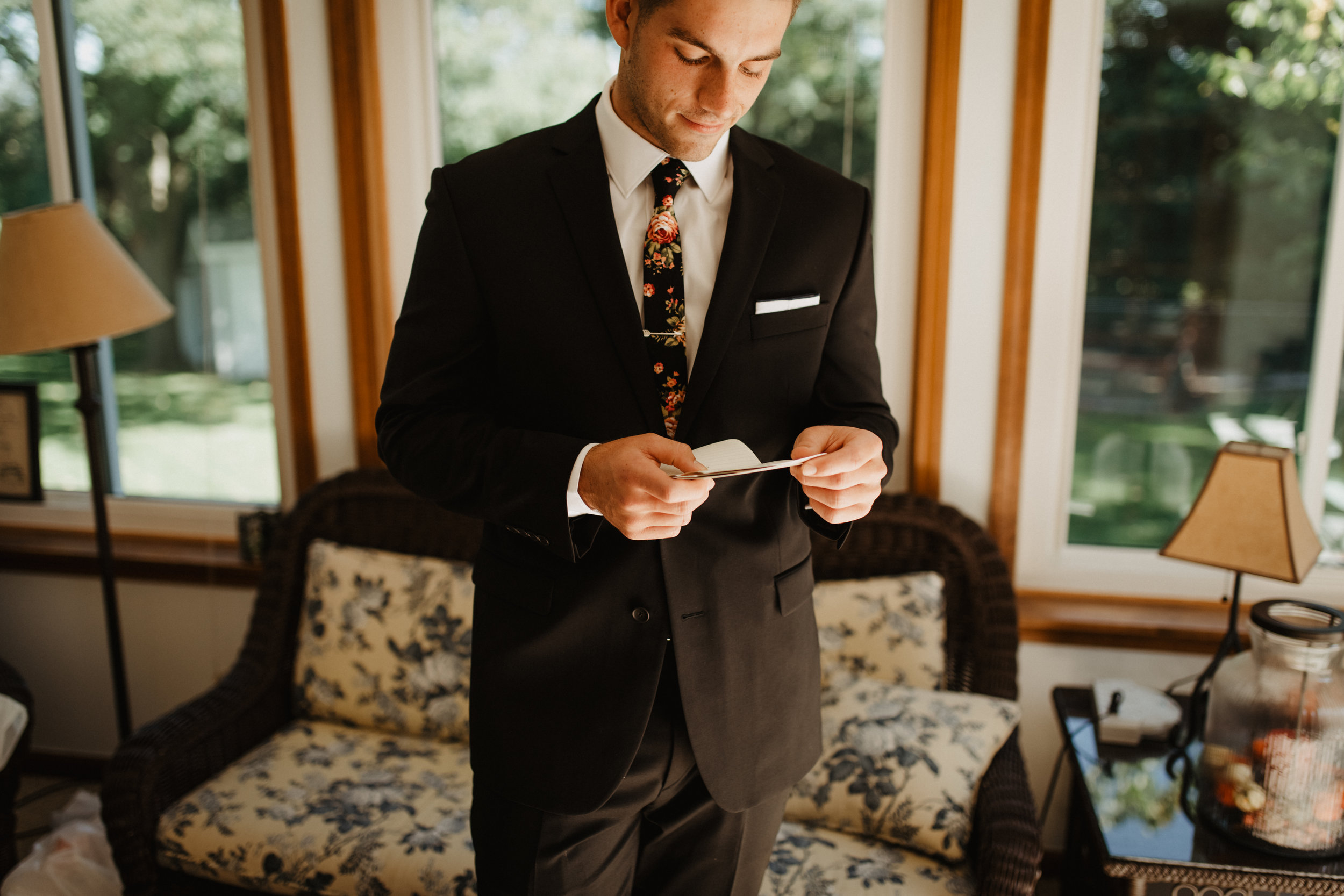 Groom-Wedding-Letter-Photo-01