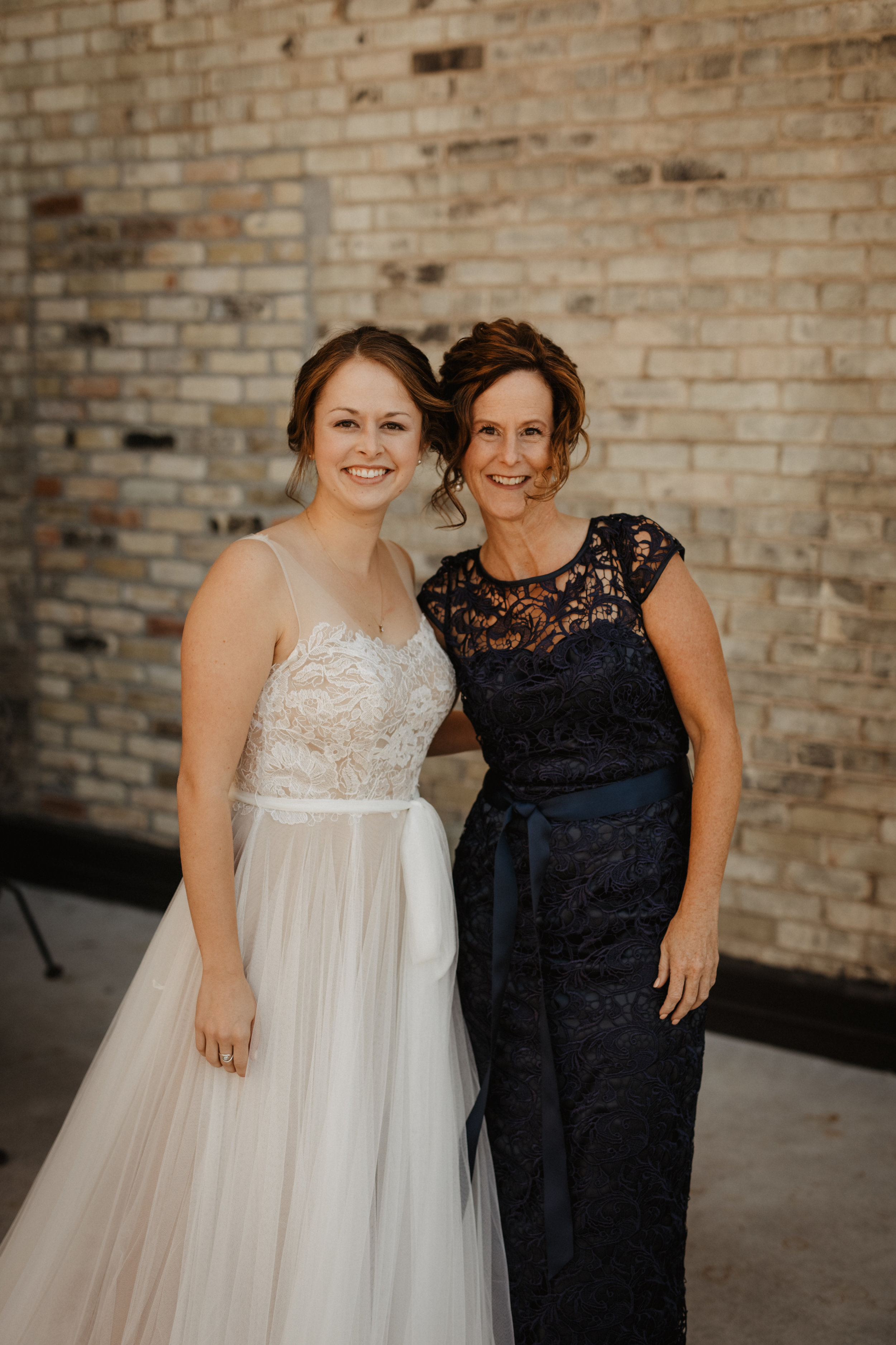 Mom&amp;Bride-Family-Wedding-Photo-01