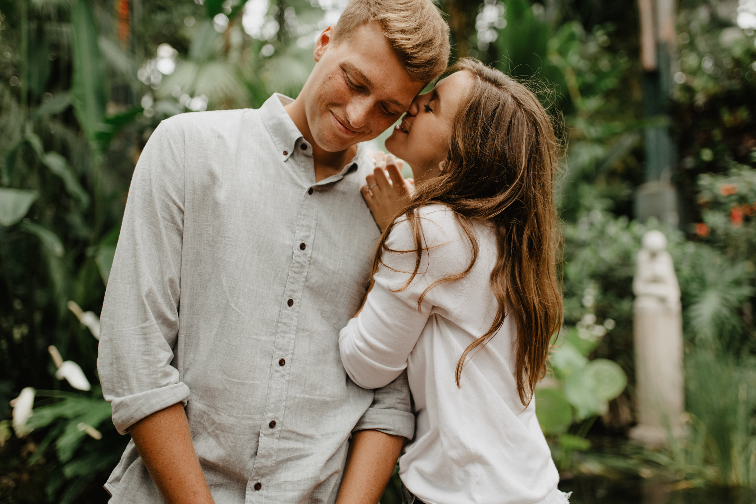 Taryn-Zak-Lincoln-Park-Conservatory-Engagement-21