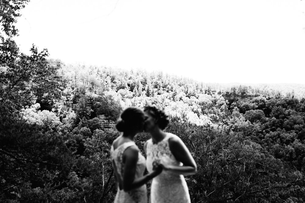 ShadowShinePictures-KenzieHeatherPromer-Red-River-Gorge-Wedding-Photography-400.jpg