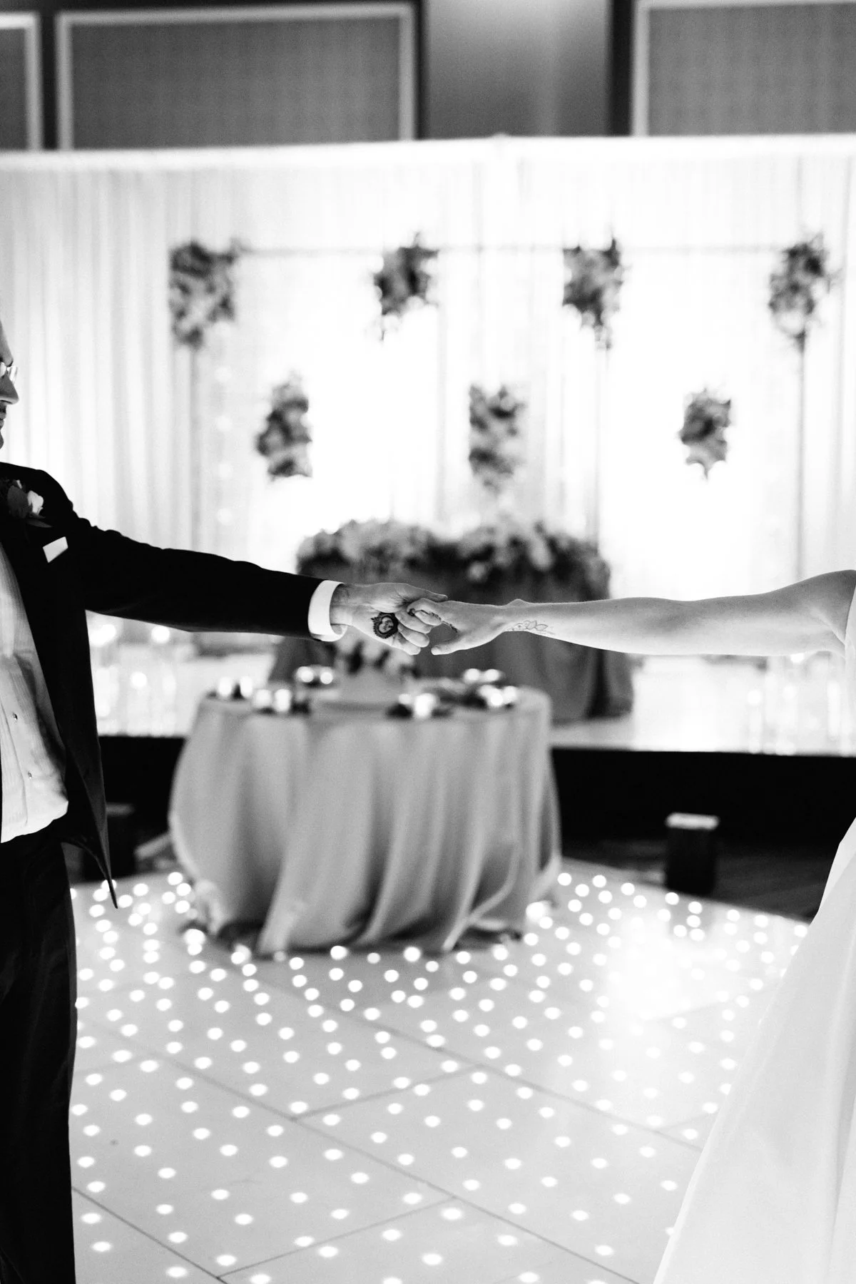 ShadowShinePictures-HollyAaras-Dearborn-Wedding-Photography-139.jpg