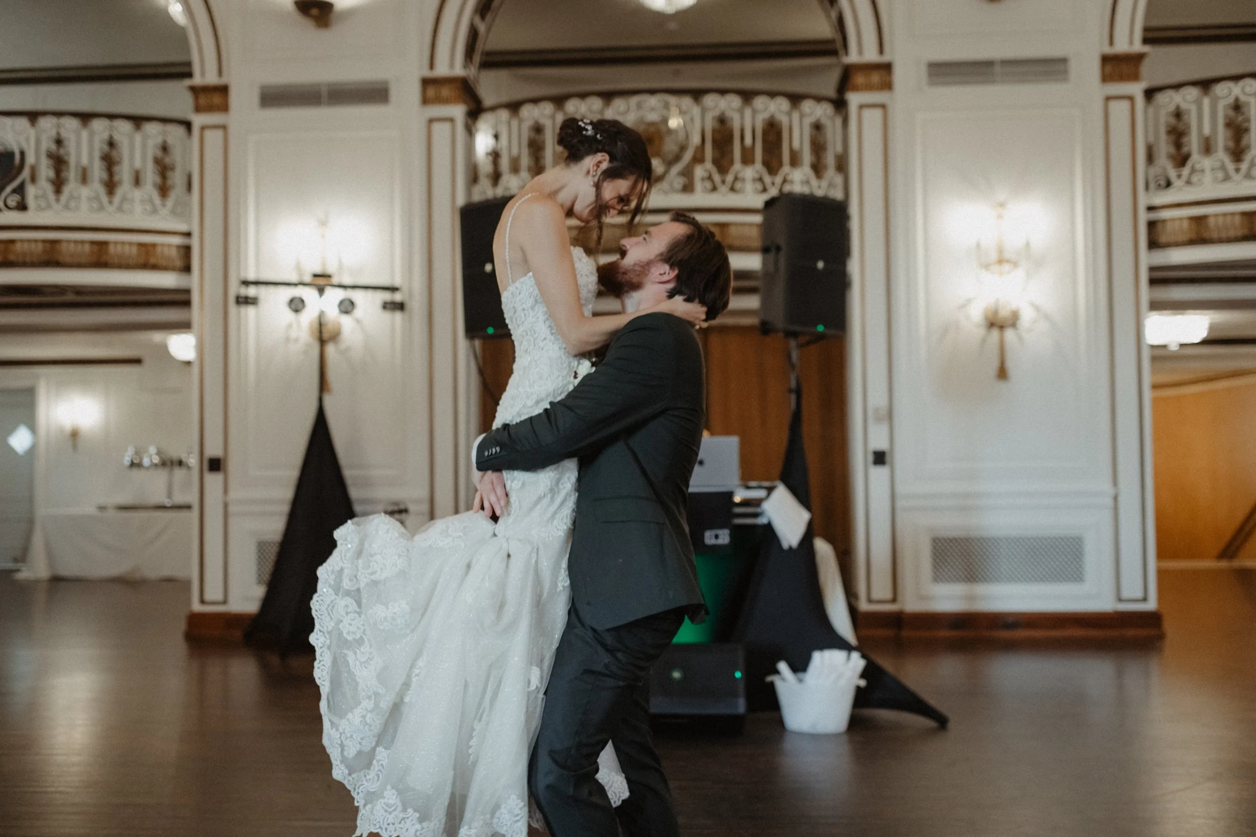 ShadowShinePictures-JeanaKyleBindas-Detroit-Wedding-Photography-470.jpg