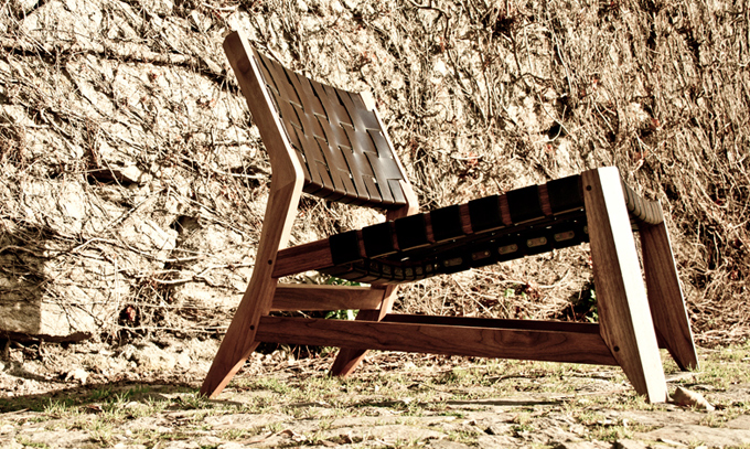 ODHIN Lounge chair is a perfect choice to Summer. This stylish chair can be placed indoor or outdoor, in a living room, family room, deck or a patio. 