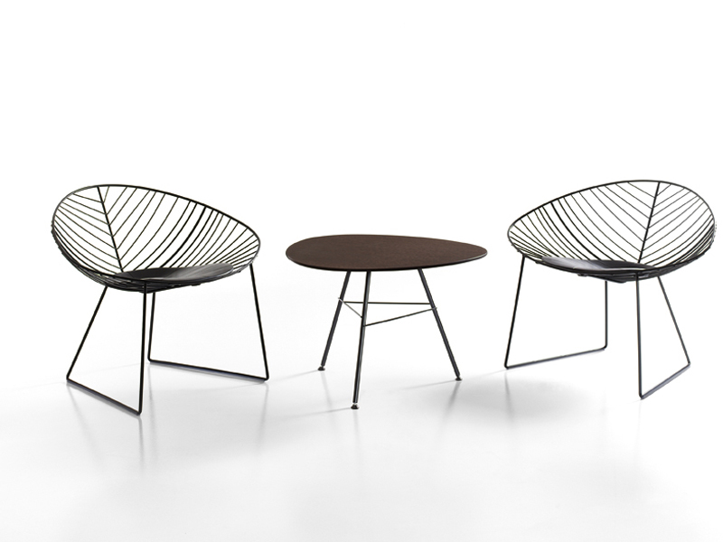 It may not appear particularly comfortable, but the ARPER LEAF lounge chair has an incredible design, demonstrating the irregular principles of nature. It can be used in both indoor and outdoor environments.